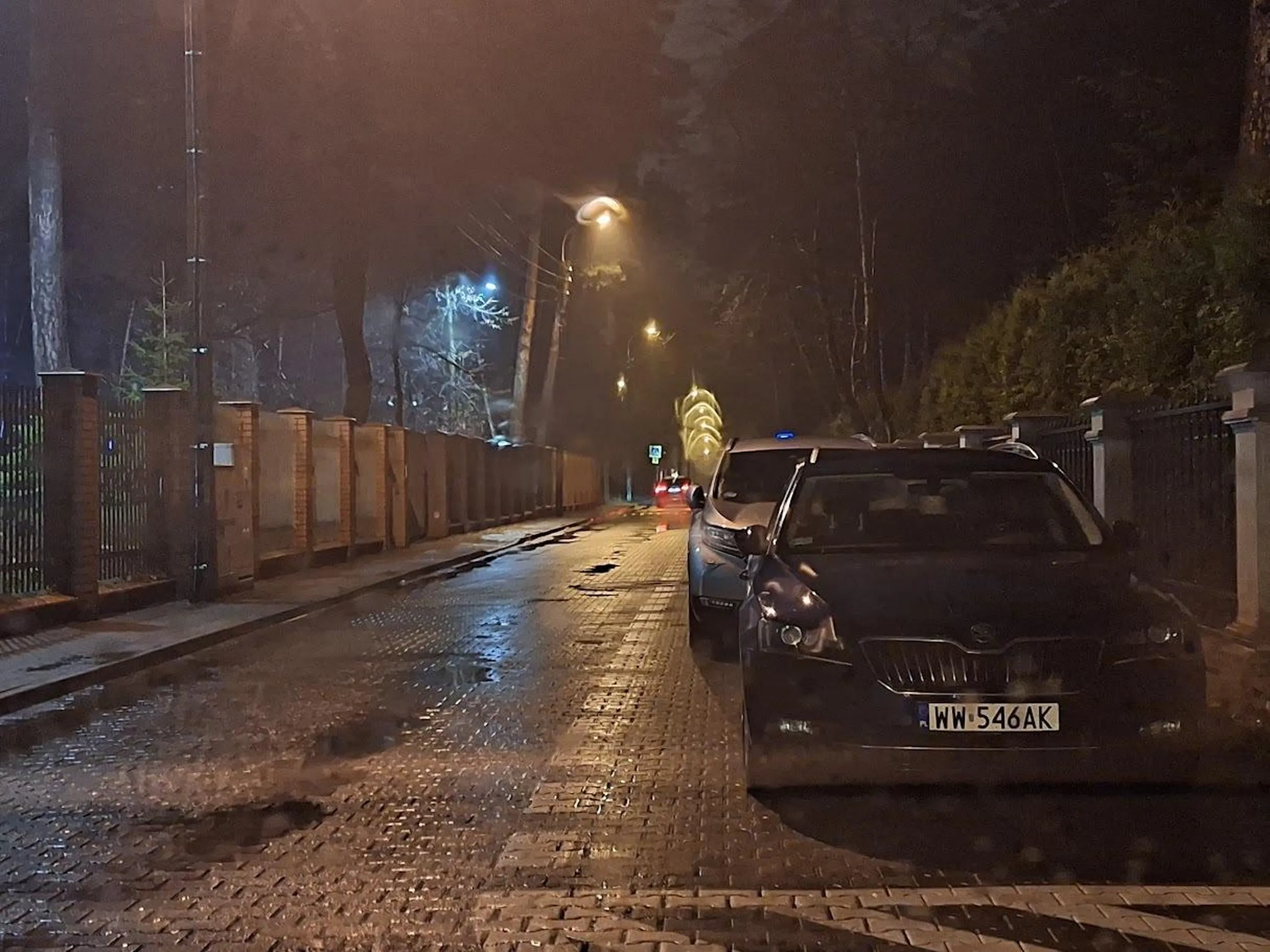 Wjechał pod prąd w ulicę jednokierunkowa pod szkolą.