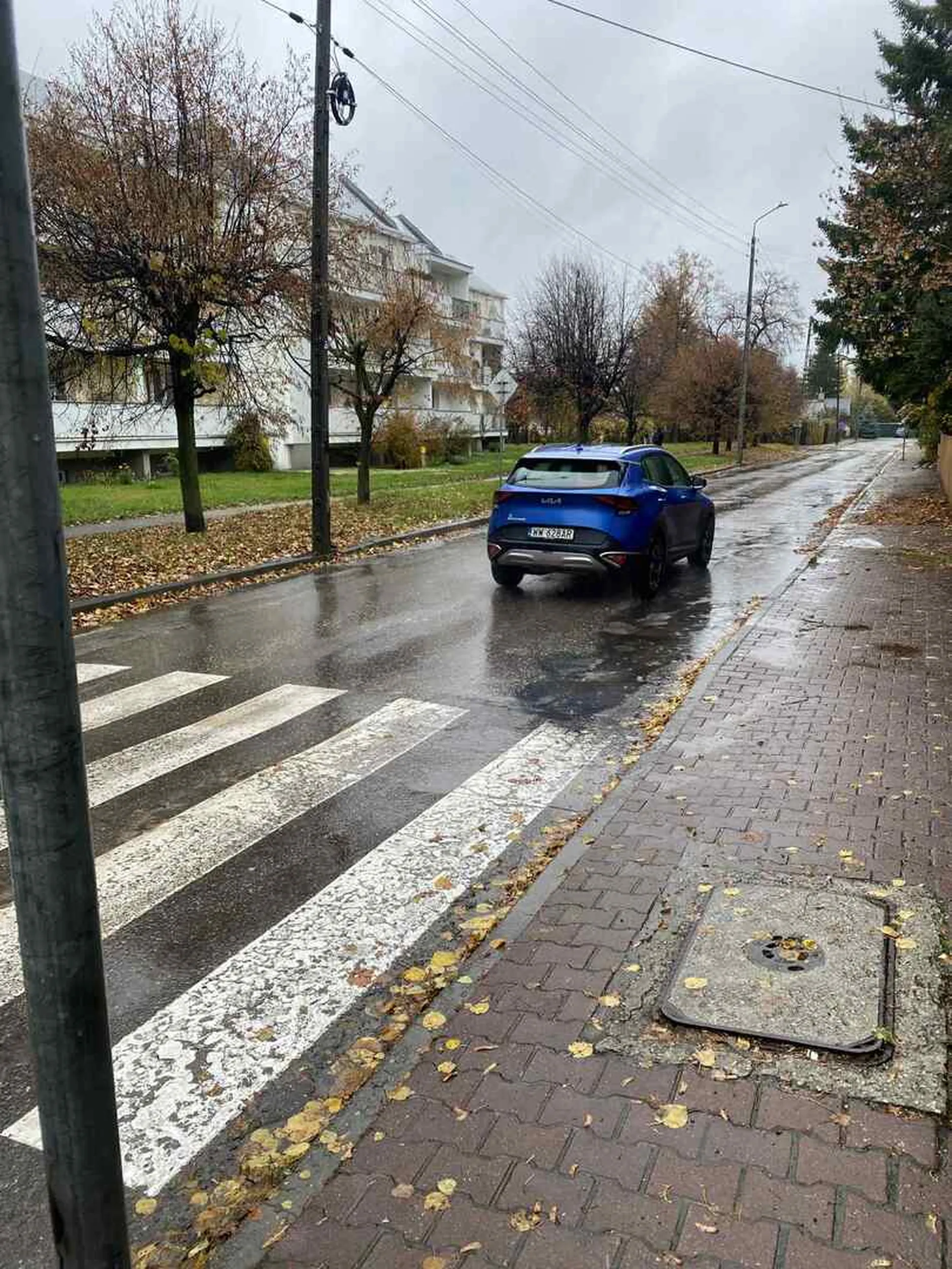 Kierujący ochlapał mnie i kolegę nie patrząc na to jak bardzo byliśmy zmoknieni. I leci kierowca na kanal konfitura pozdro