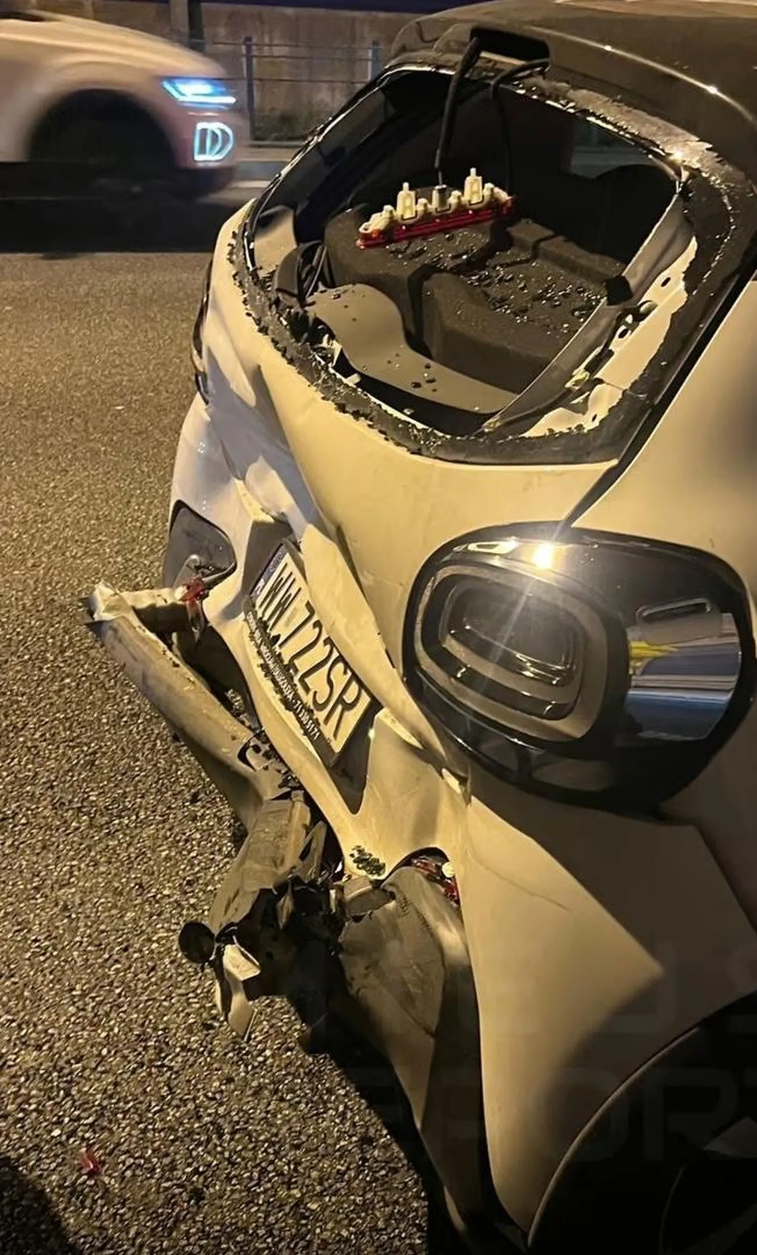 Tępe babsko nie potrafi korzystać z dróg ekspresowych. Zahamowala prawie do zera. Bo przejechał zjazd.