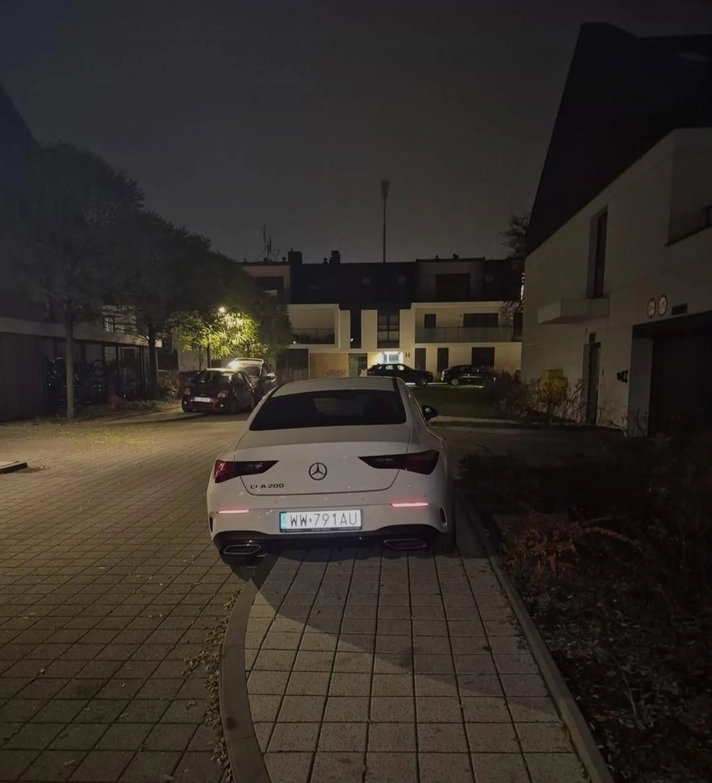 Burak parkuje na chodnikach