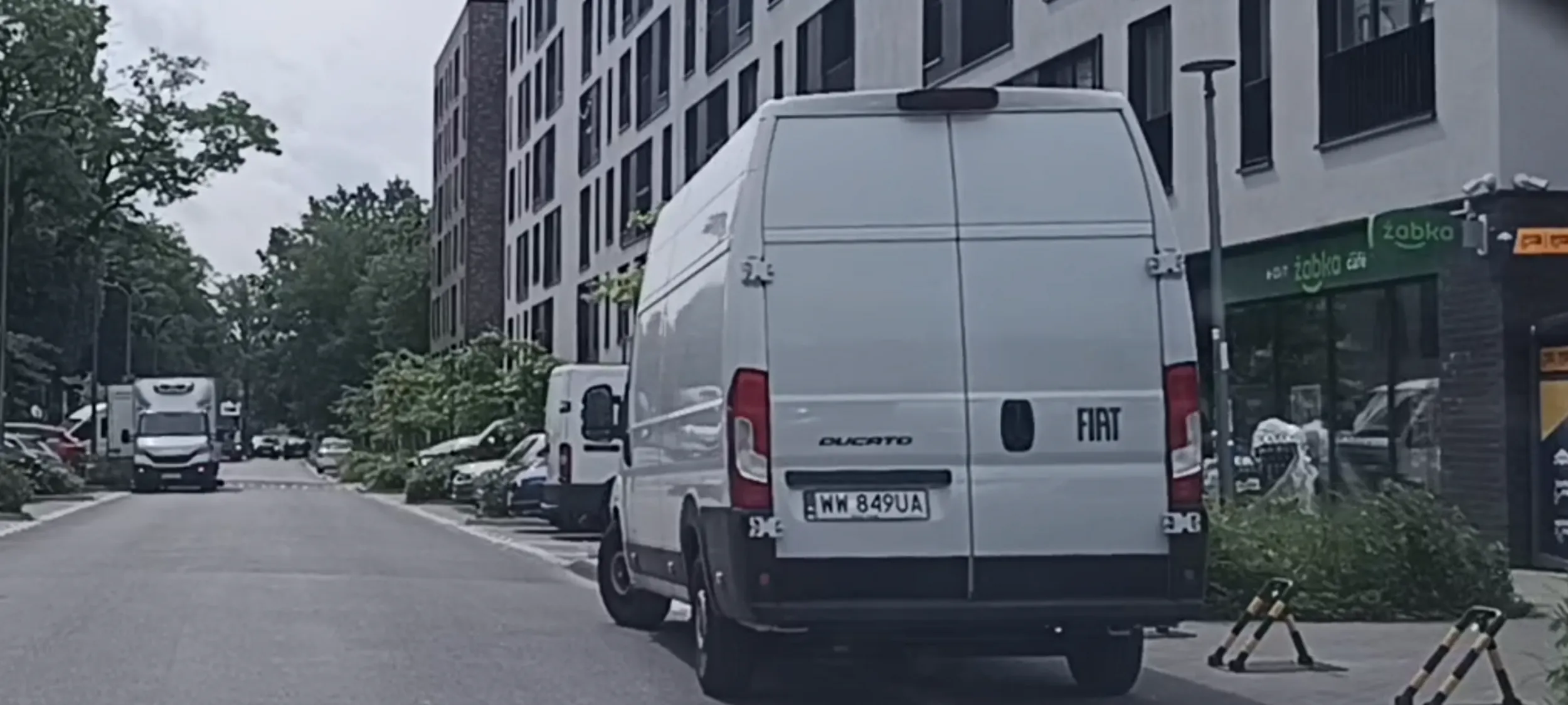 Nielegalne parkowanie na zakazie zatrzymywania się i postoju