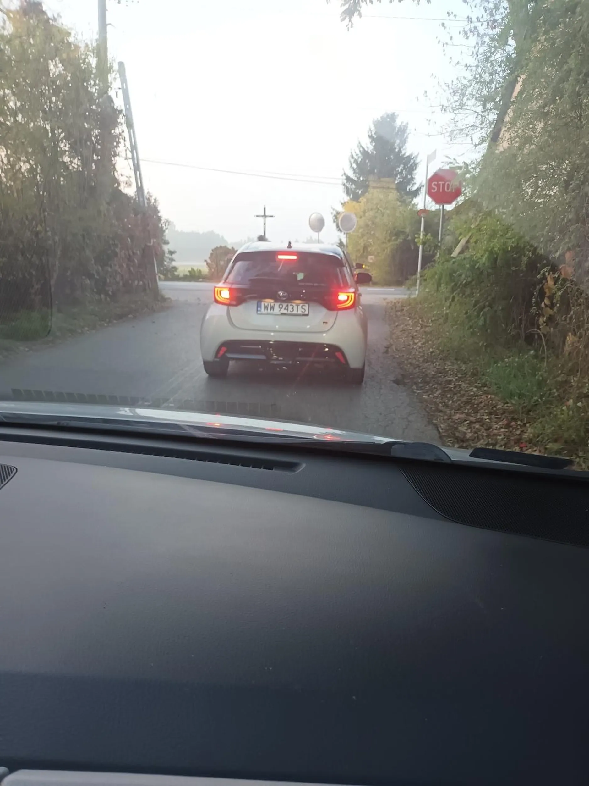 Wymuszenie pierwszeństwa na równorzędnym