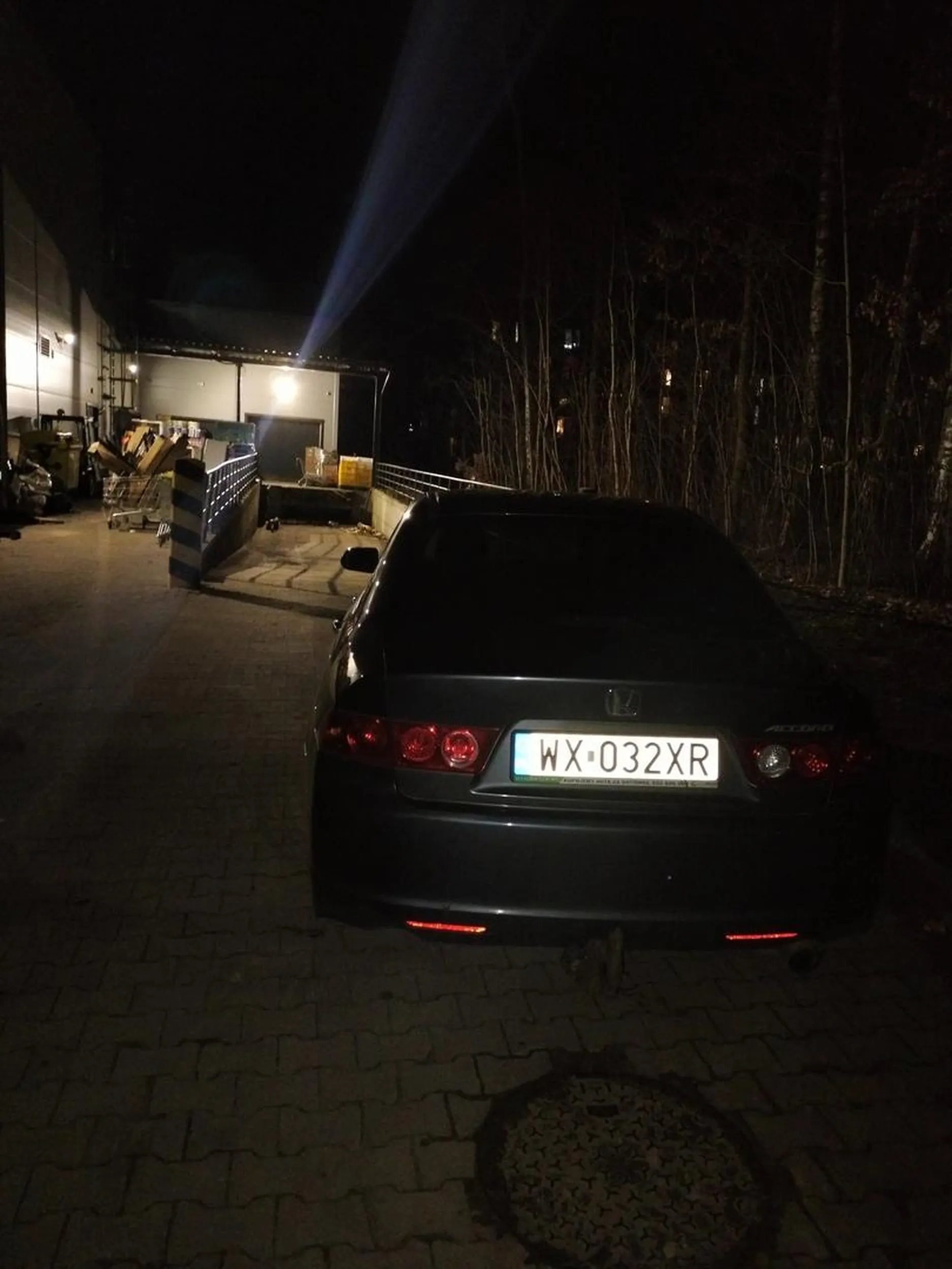 Najlepiej zaparkować na wjeździe dostawy bo czemu nie ?