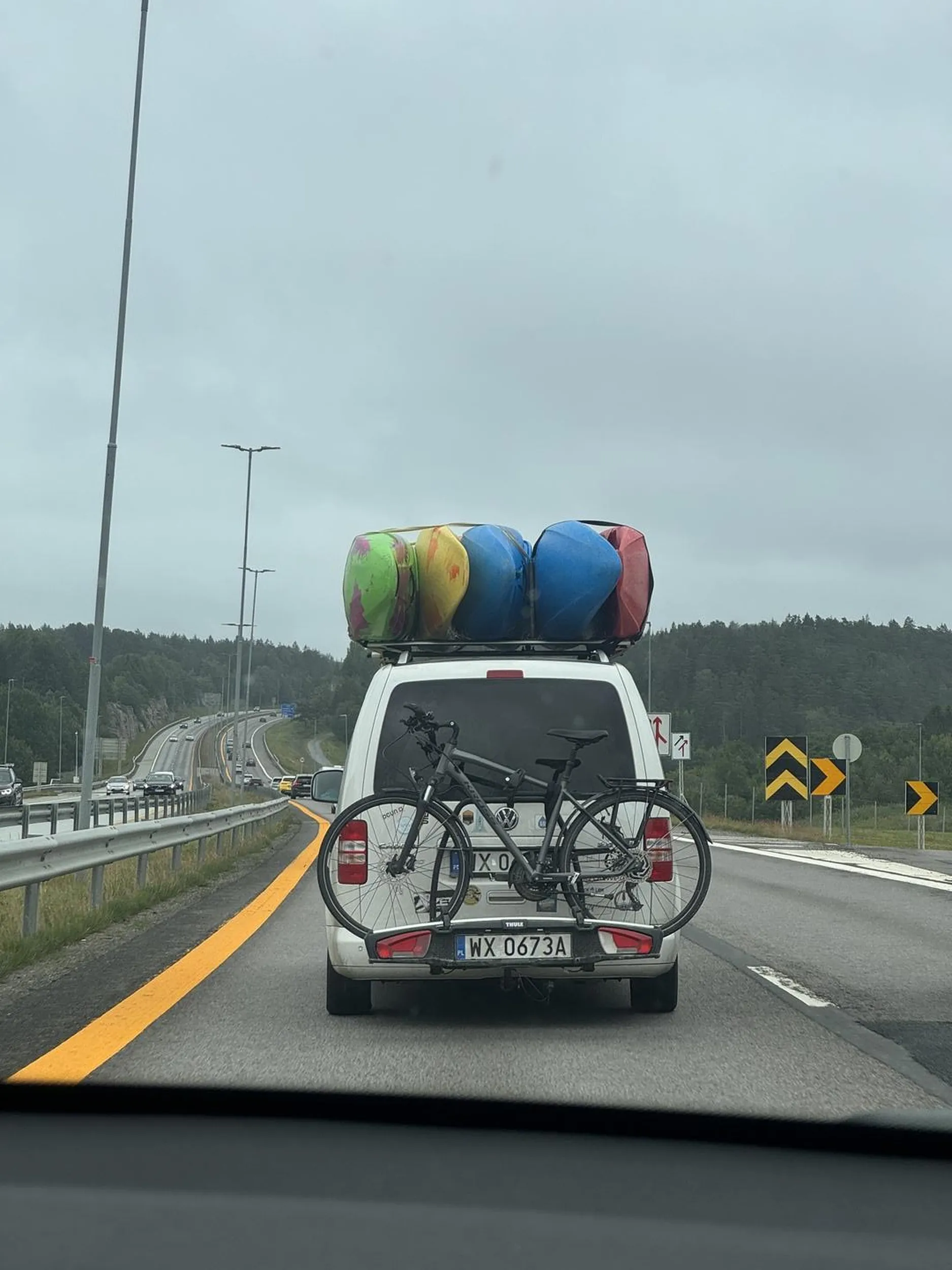 Polecam nauczyć się jeździć i przestań wymuszać. To nie Polska i kraj mało, tylko Norwegia ;) buźka