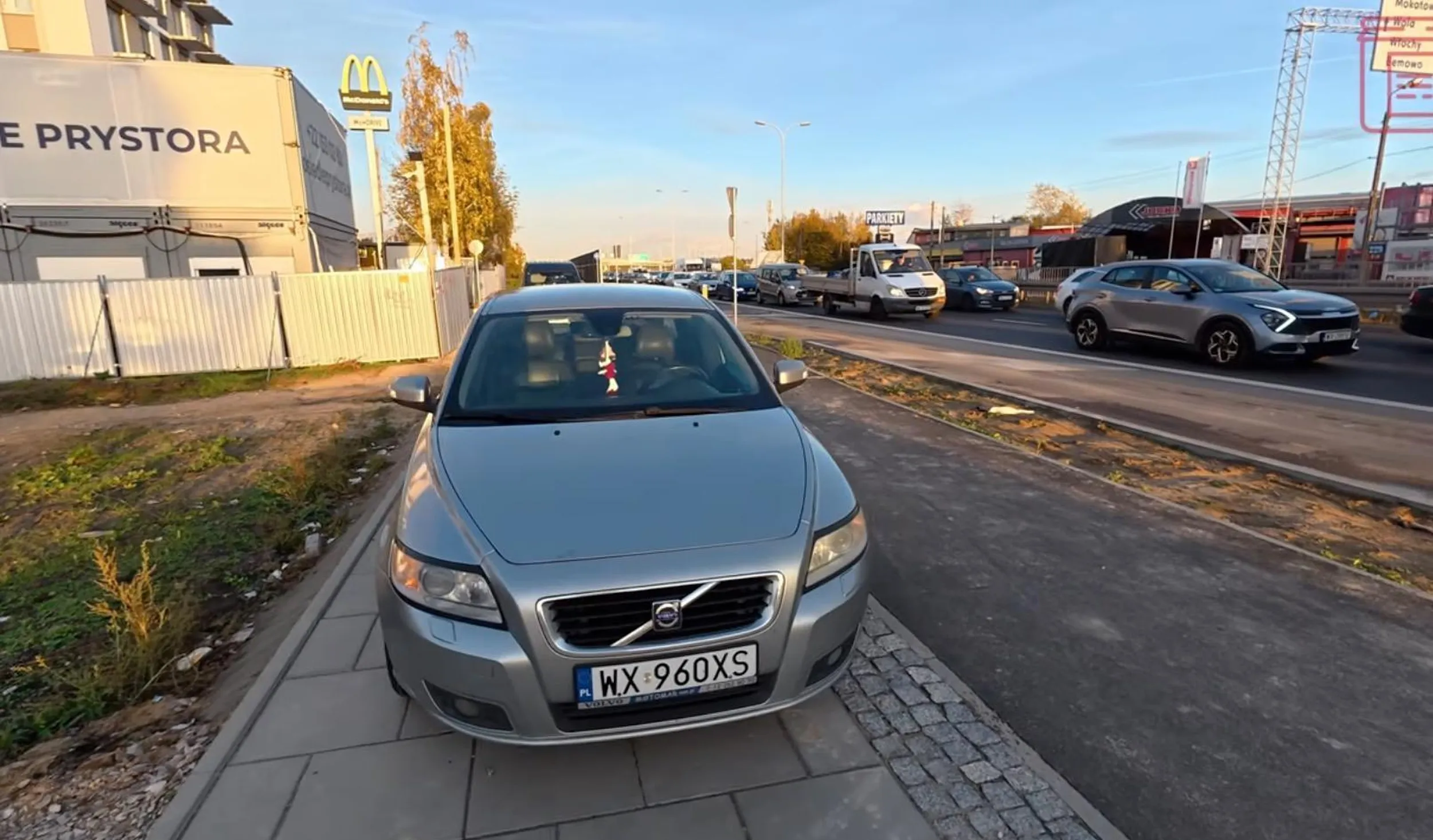 Parkowanie na chodniku.