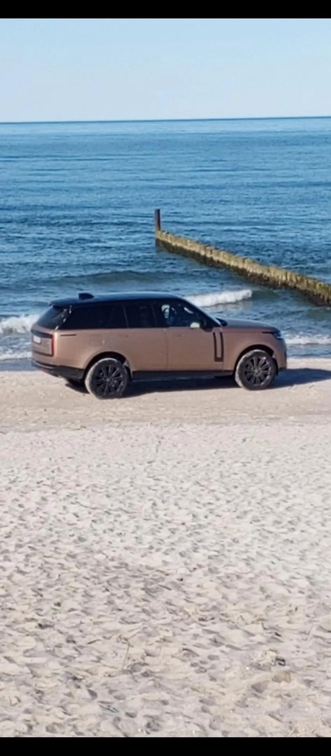 Głąb jeździ po plaży w Kuźnicy, a później nie może wyjechać. Mam nadzieję, że musiałeś wzywać pomoc.