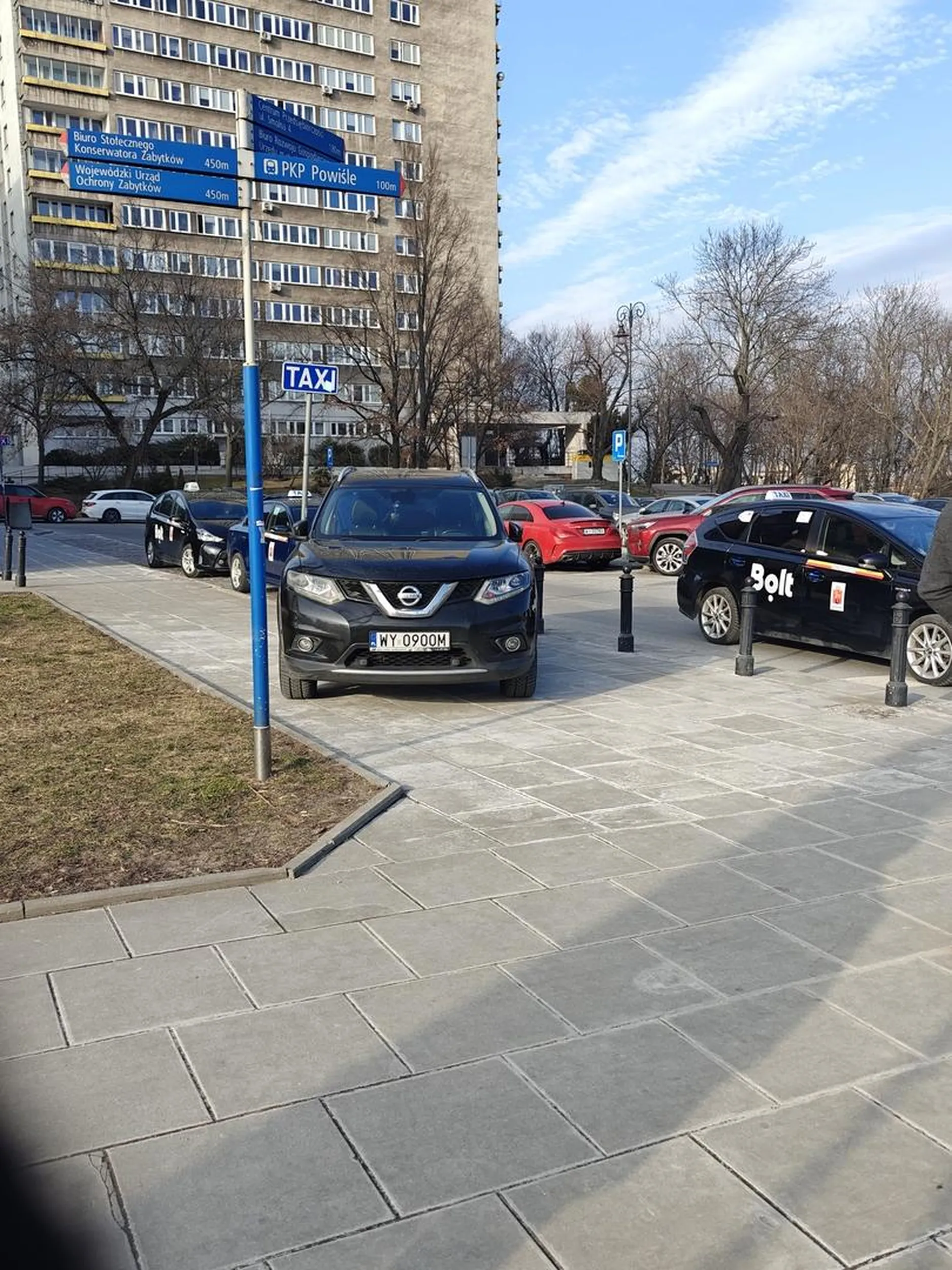 parkowanie 23 lutego na Smolnej 8