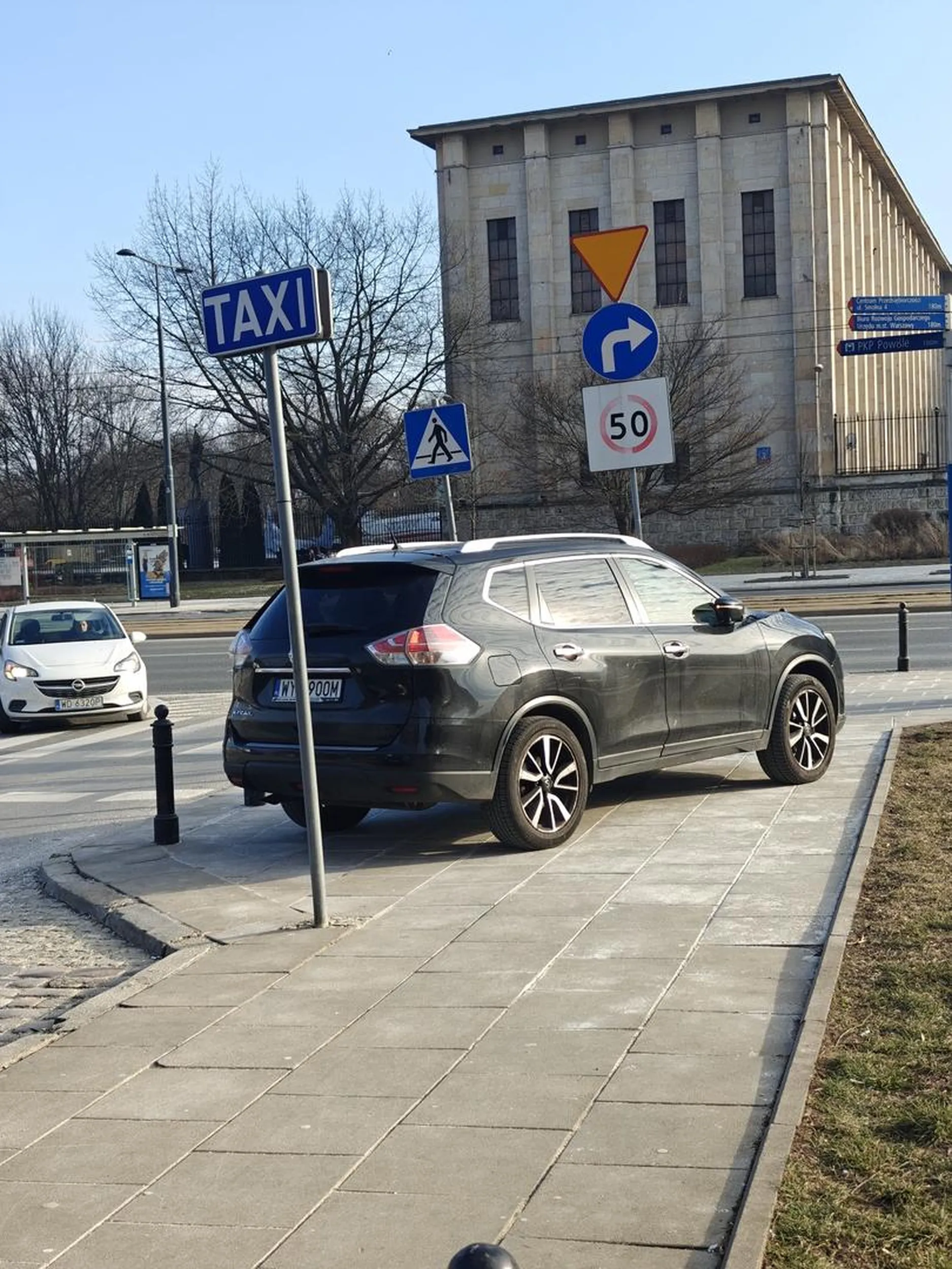 parkowanie 23 lutego na Smolnej 8