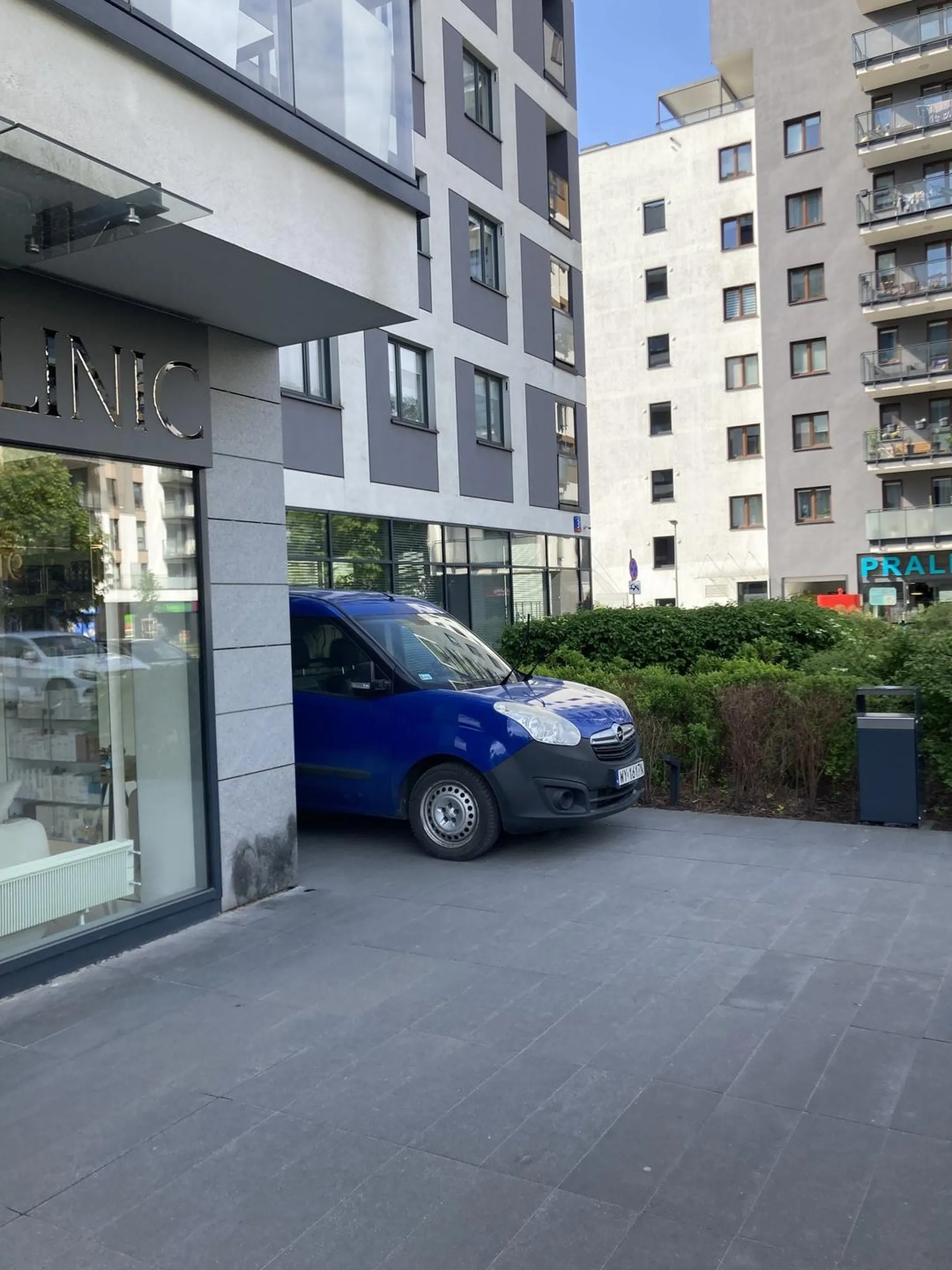 parkowanie na szerokosci chodnika