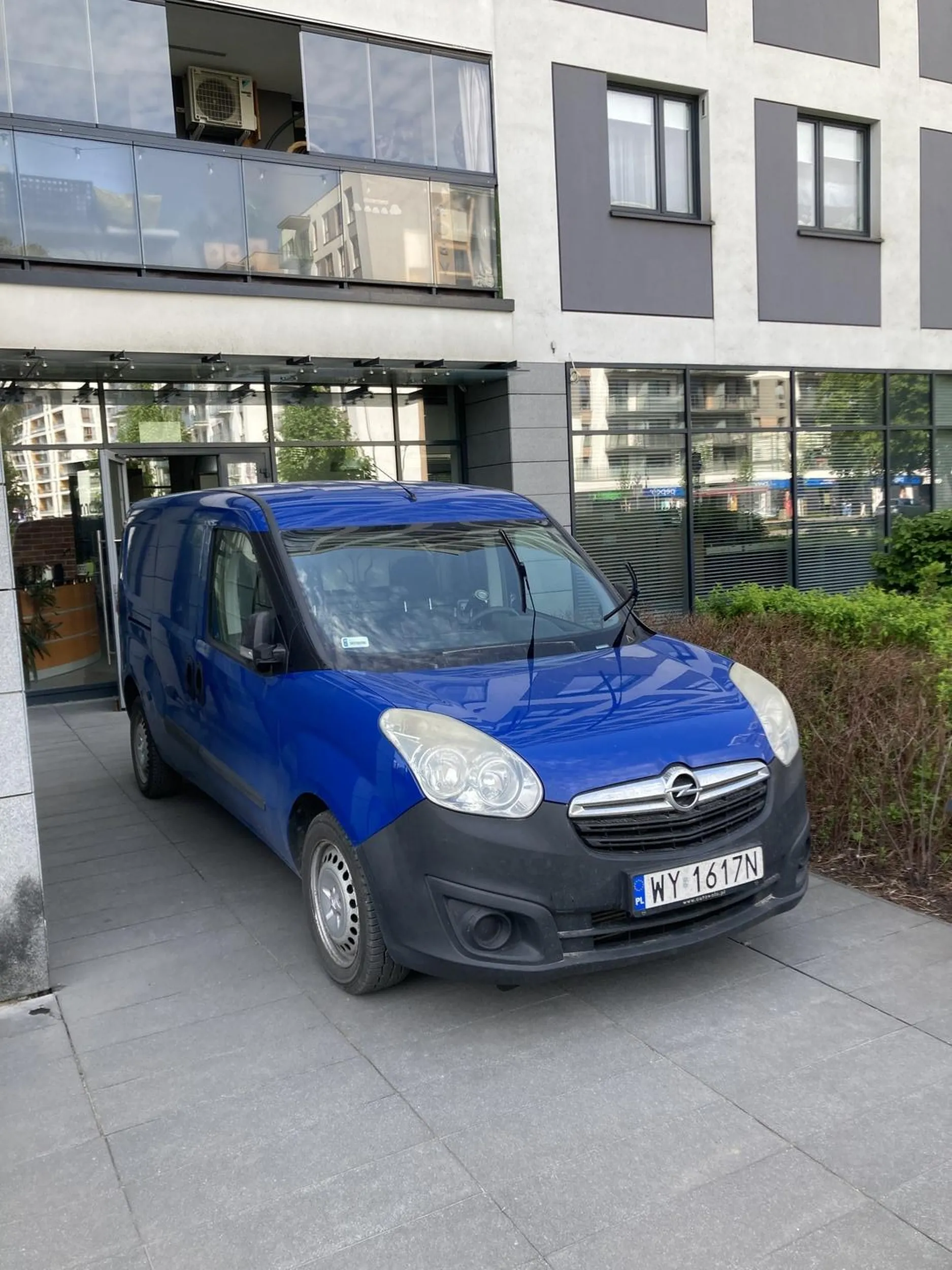 parkowanie na szerokosci chodnika