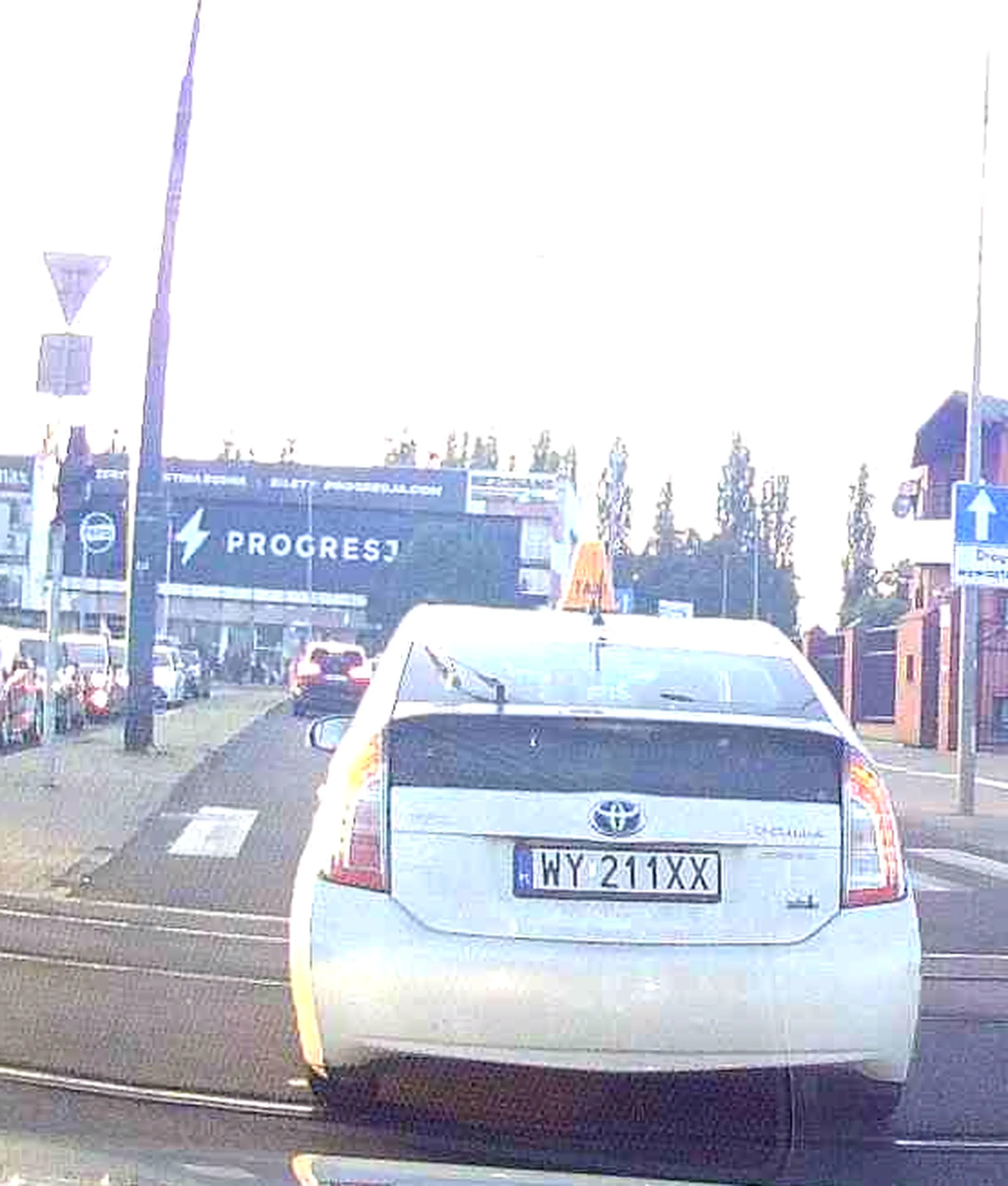 Kierowca taksówki znalazł prawko w chipsach, jest obcokrajowcem z gór (chaczem), zachowuje się niekulturowo. liubi isl*m dawaj oslam.