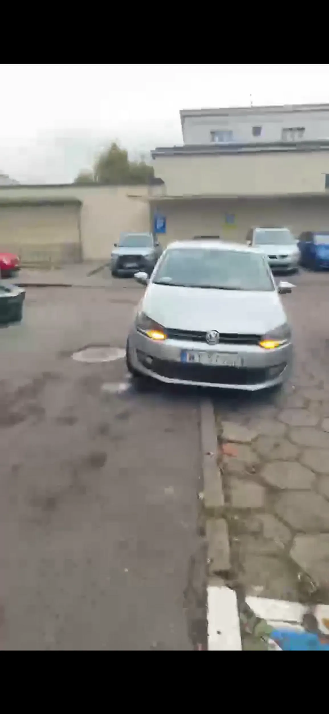 geniusz zastawił koperte, stajac na awaryjnych poszedł sobie na zakupy