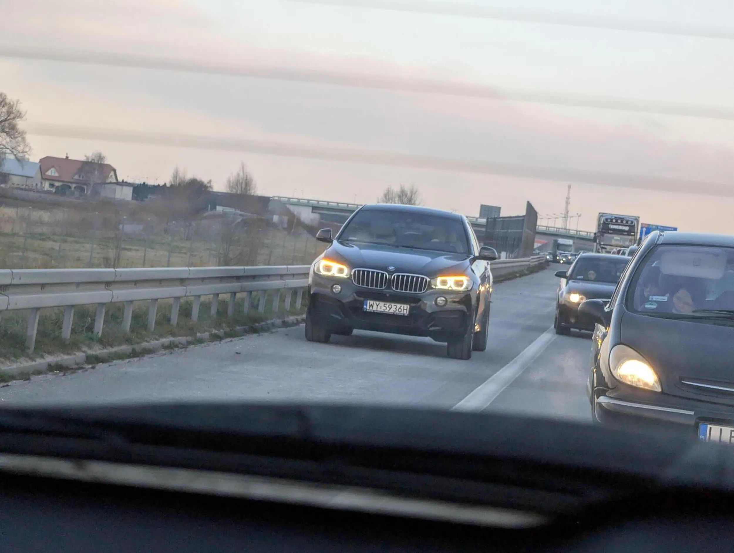 Świetny agencik, pas awaryjny wykorzystywany zgodnie z przeznaczeniem