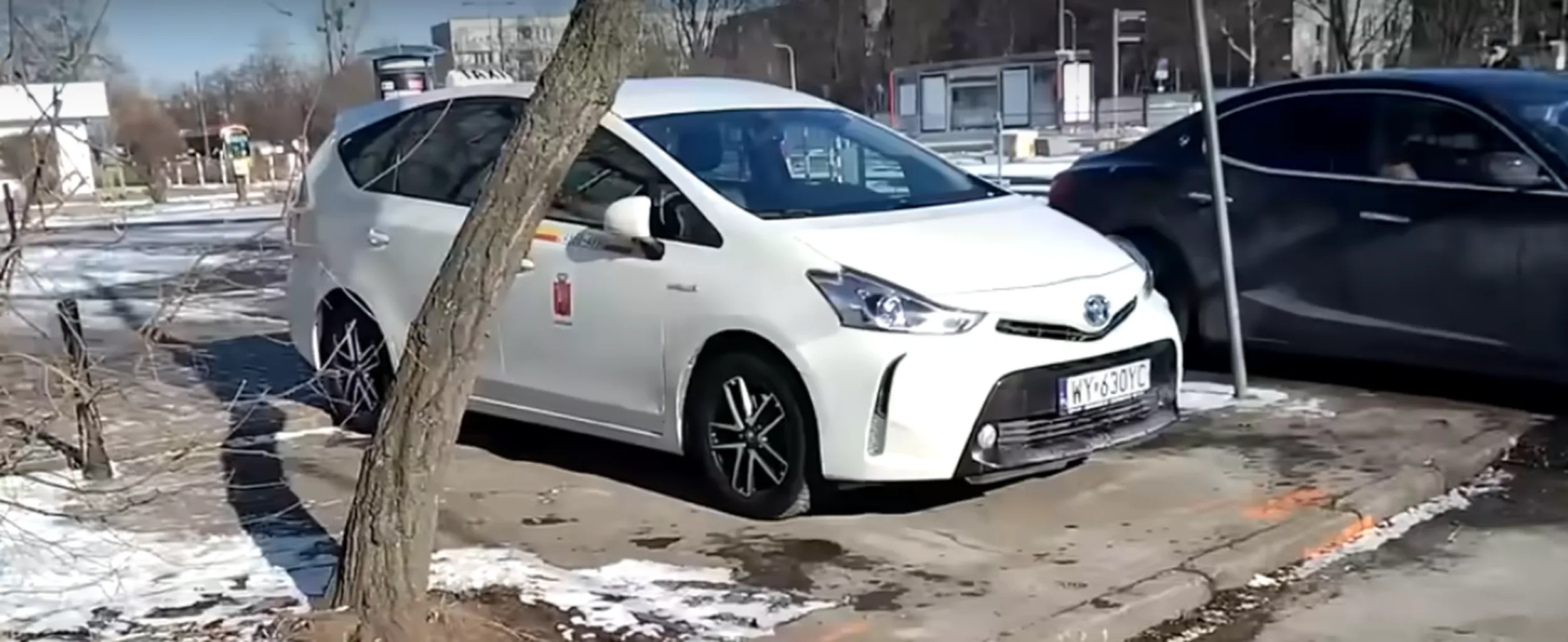 Parkowanie wzdłuż przejścia dla pieszych