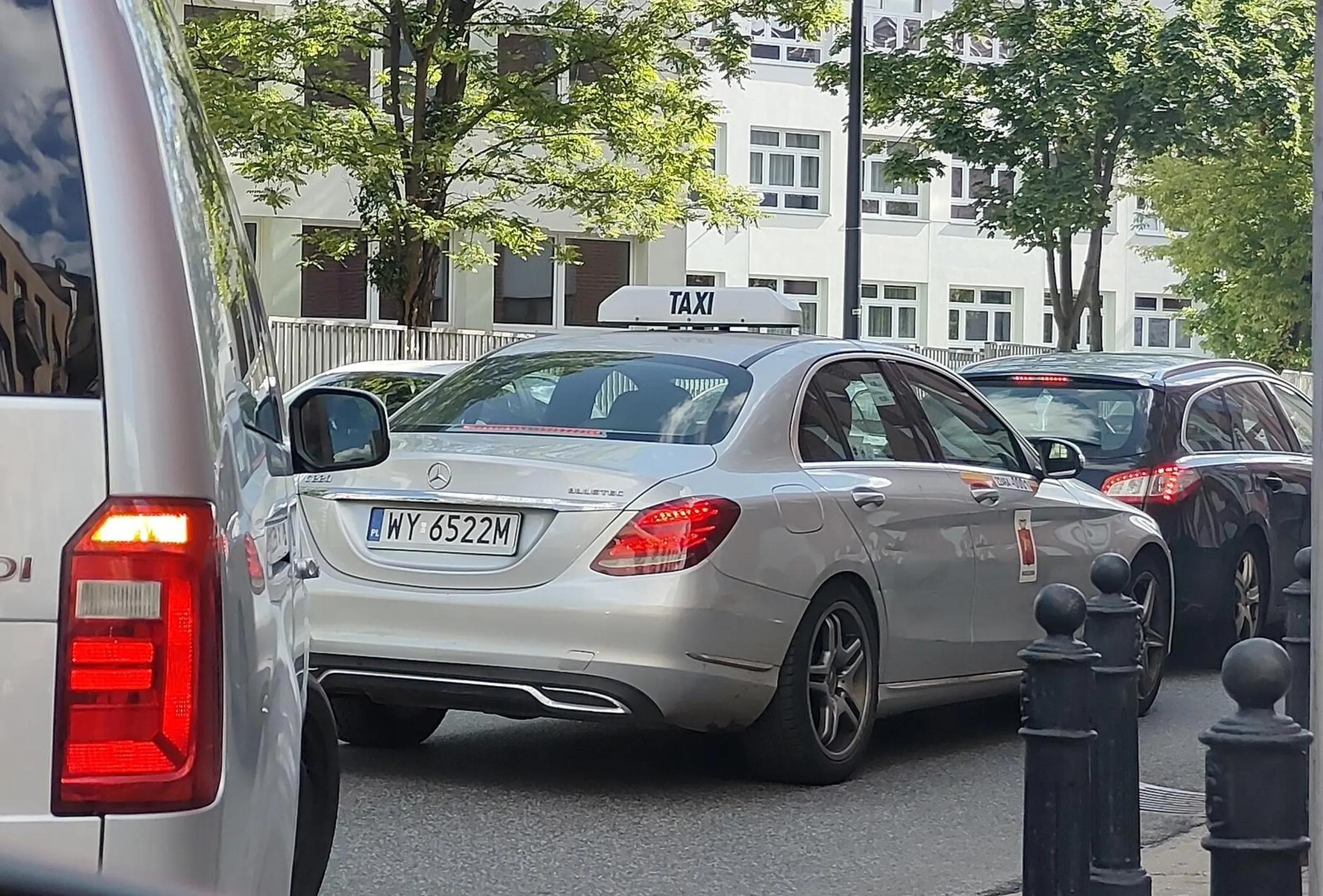 Typowa złotówa, nie zna przepisow j i jazdy na suwak. Wręcz przyciska się do zderzaka