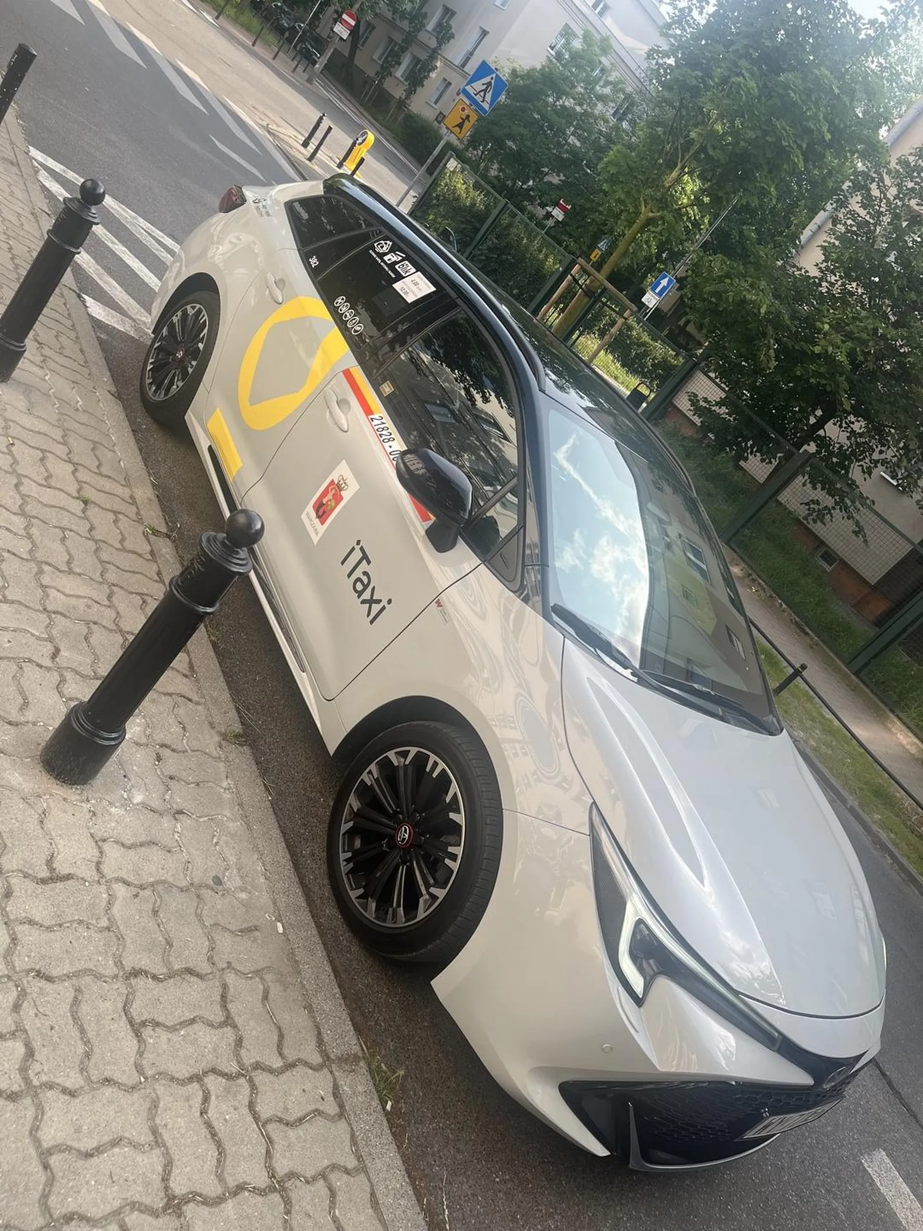 Polecam, przemiły kierowca, obecnie w iTaxi, szacun za zachowania na drodze, często widziany Wola/Bemowo