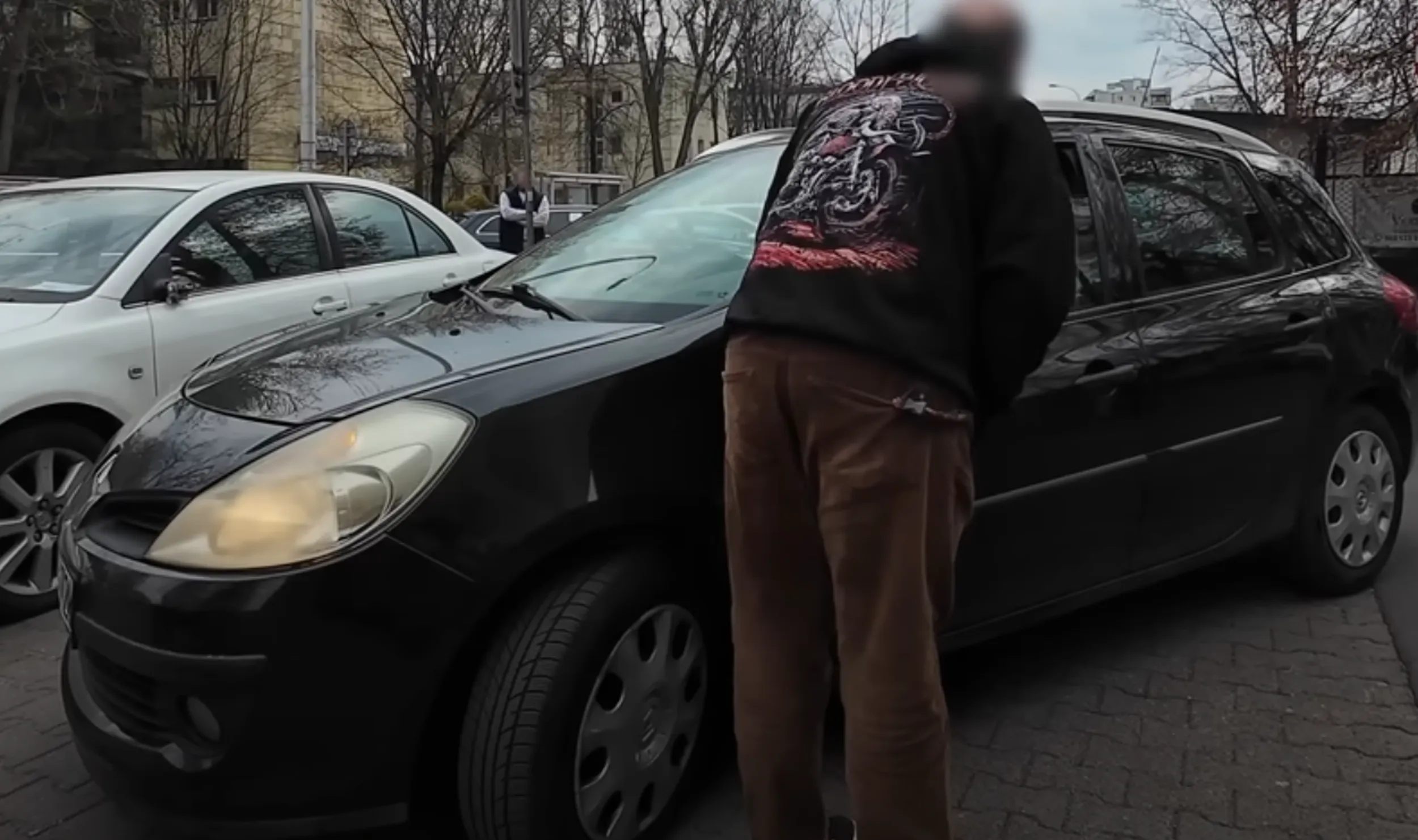 Naucz się tępoto że po chodniku się nie jeździ