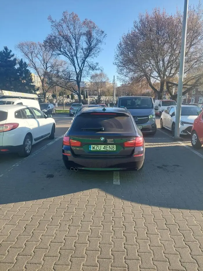 Polecam dietę i siłownię jeżeli jedno miejsce parkingowe to za mało :D