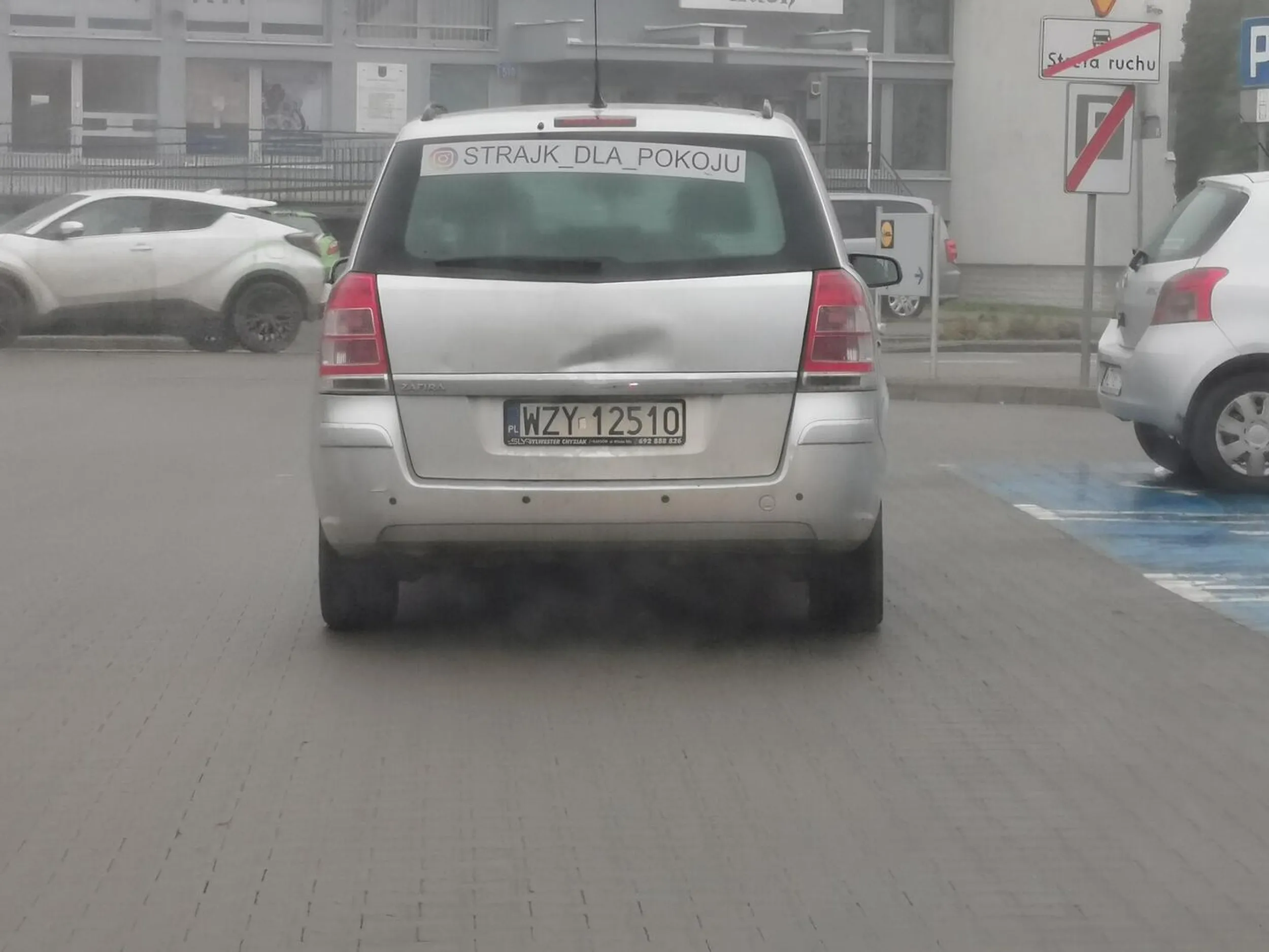 Uwaga na tego kierowcę. Jeździ po Żyrardowie. Wymusza pierwszeństwo i wyzywa kierowców.