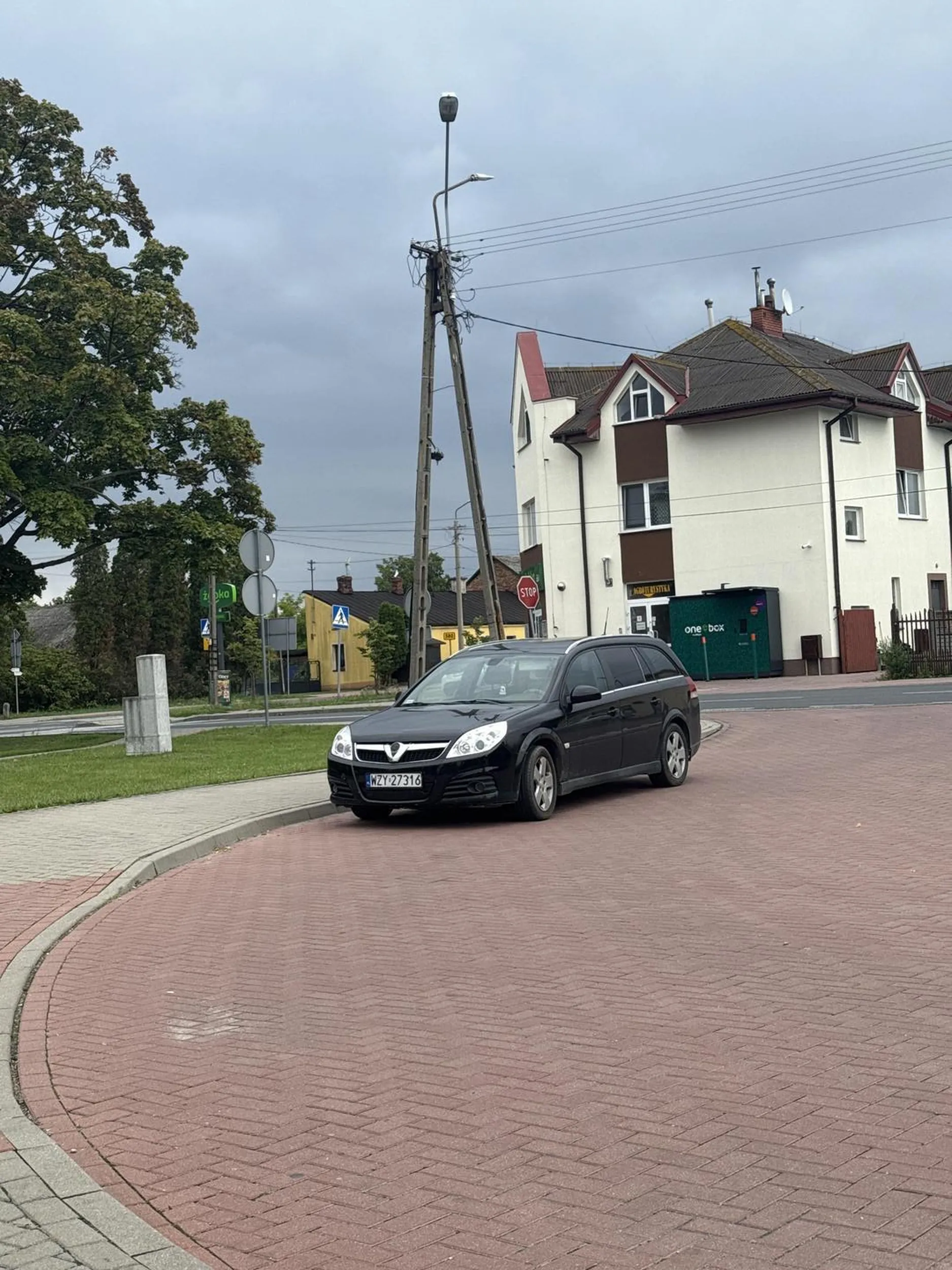 Zjeb stanął na pętli autobusowej. Pozdro