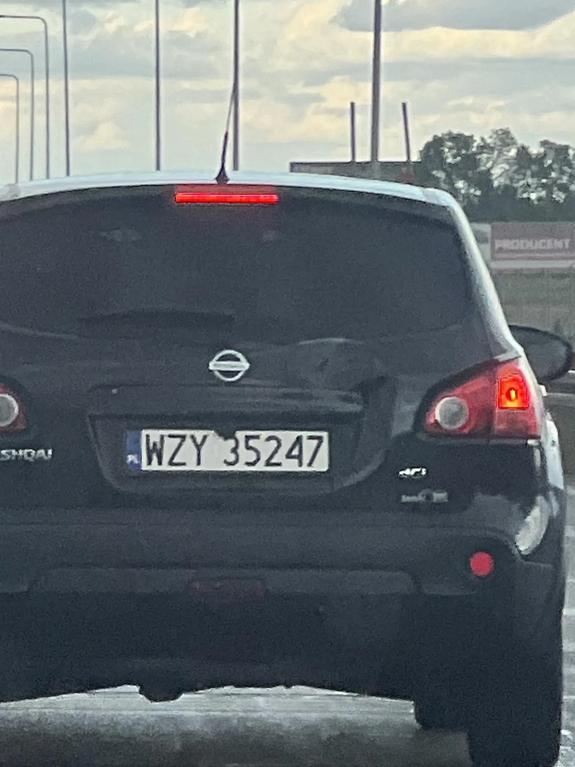 Jeździ pijany za kierownicą, bydło.