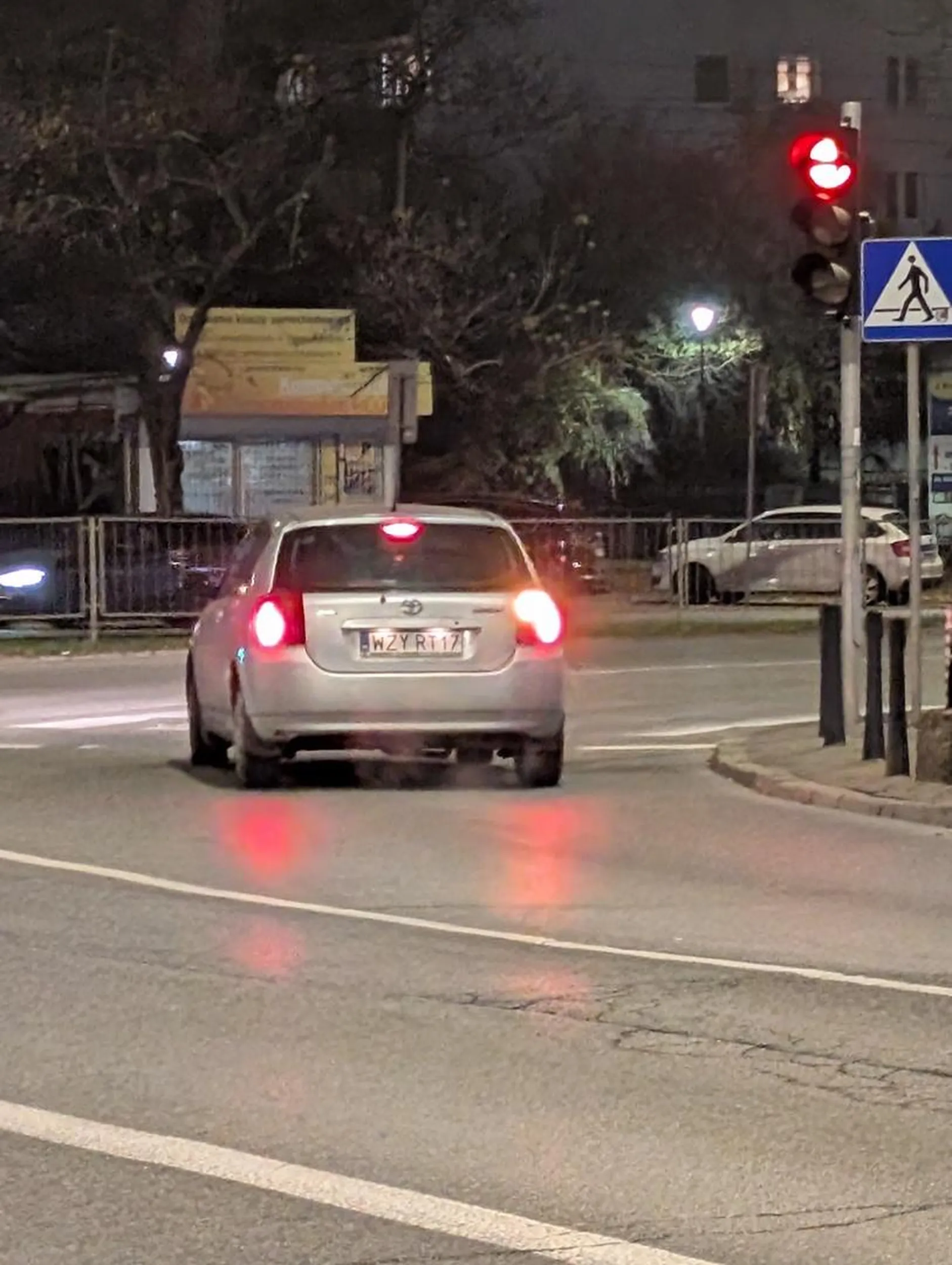 Przejechał na pasach, gdy było zielone dla pieszych. Prawie przejechał starszego pana