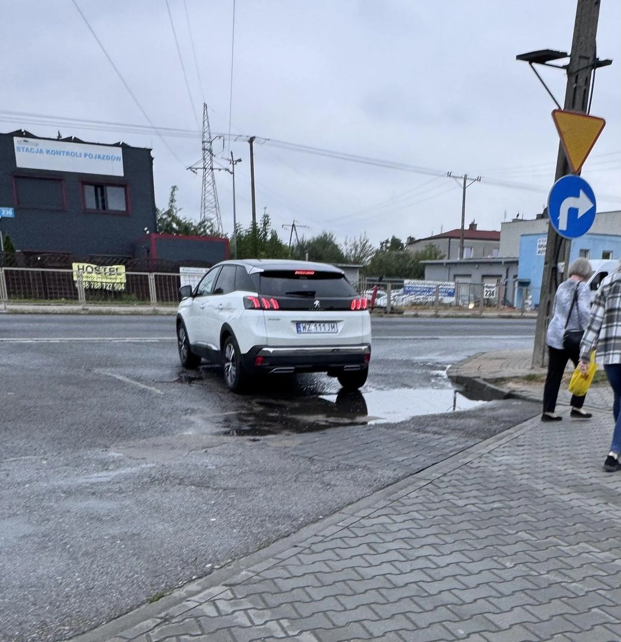 Prawko znalezione w chipsach. Nakaz skrętu w prawo, pojechała w lewo. Ożarow Maz.