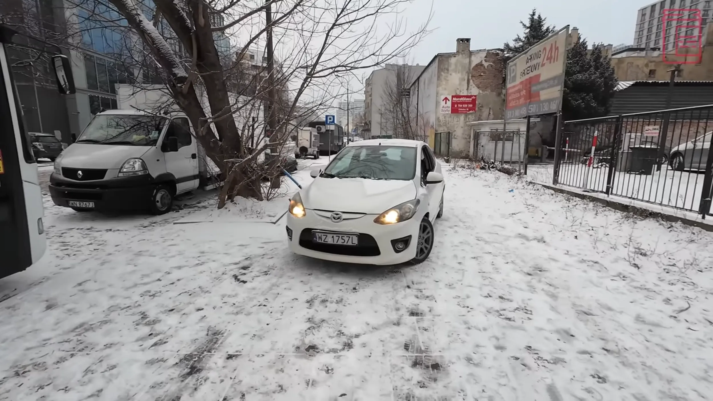 Wolałbym żebyś cwaniaczku  nie jeździł po chodniku.