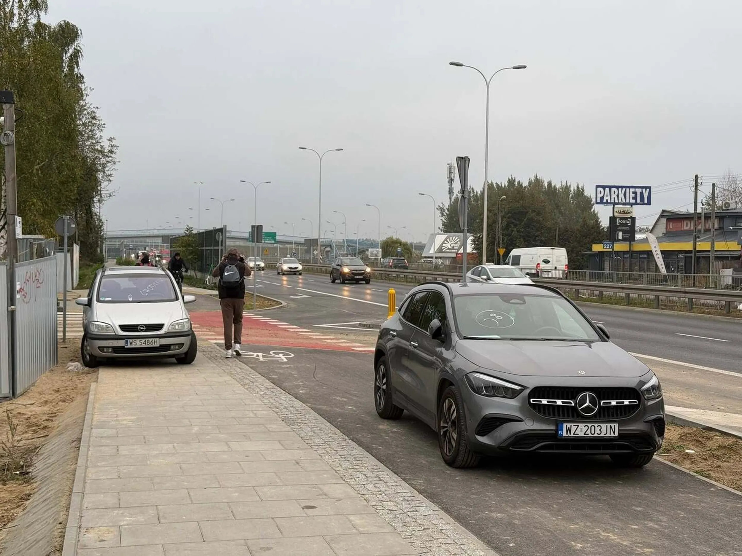 Droga dla rowerów to nie parking!