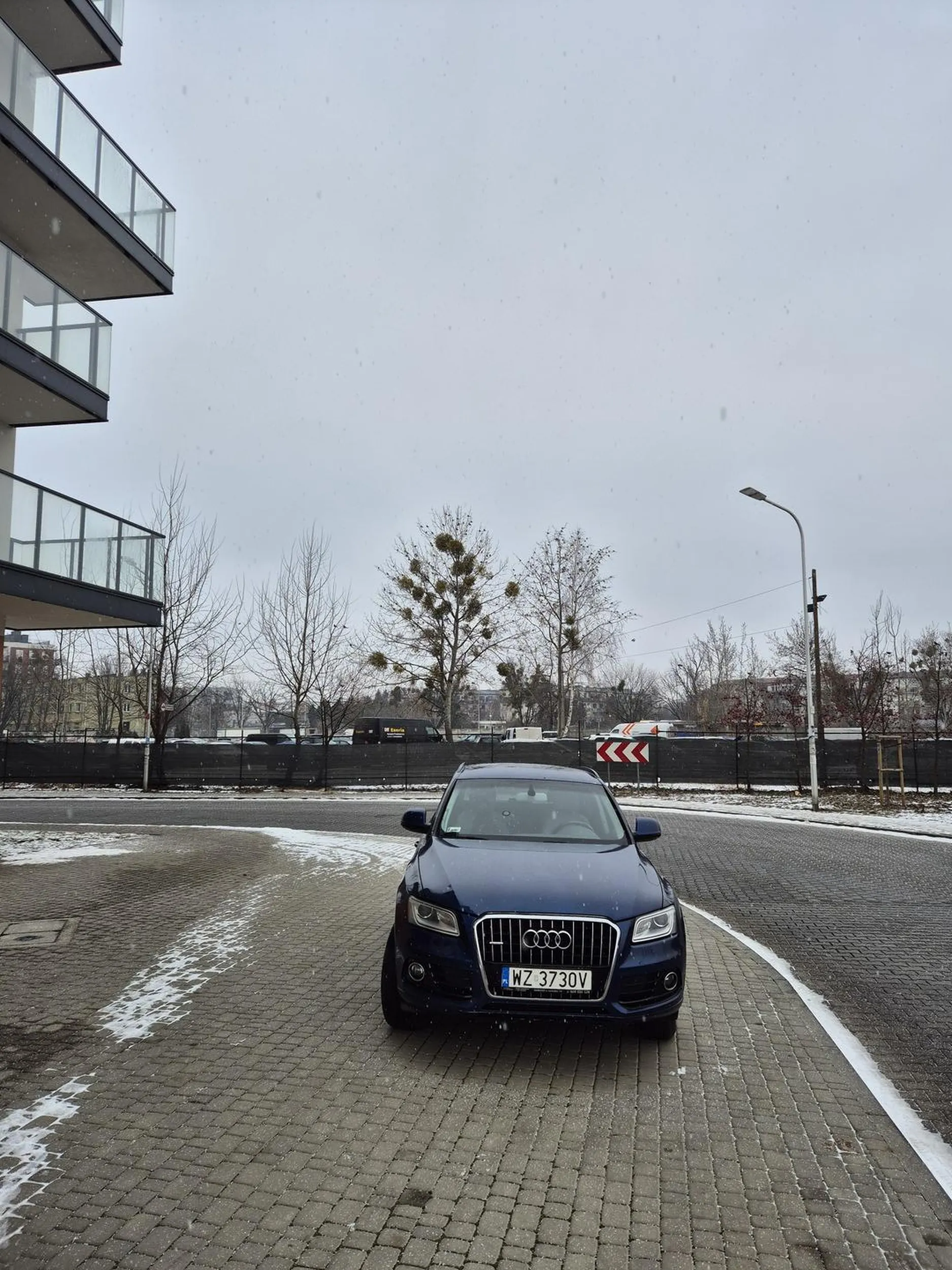 Chodnik nie jest miejscem parkingowym. Za 2-3msc straż miejska Ci to przypomni jak dostaniesz wezwanie.