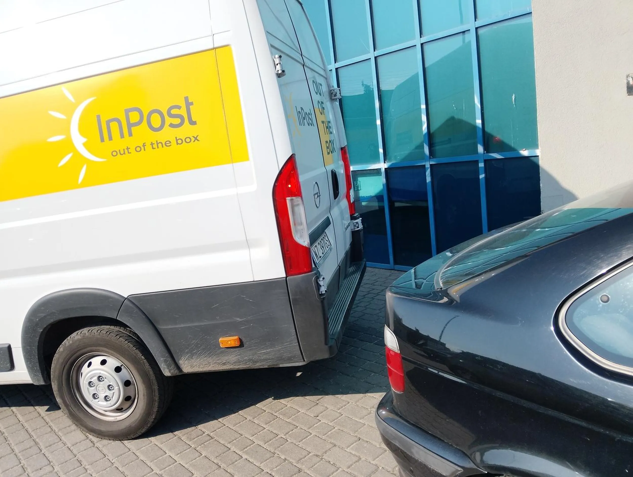 Kurier bardzo inteligentny zastawił na czas załadunku .