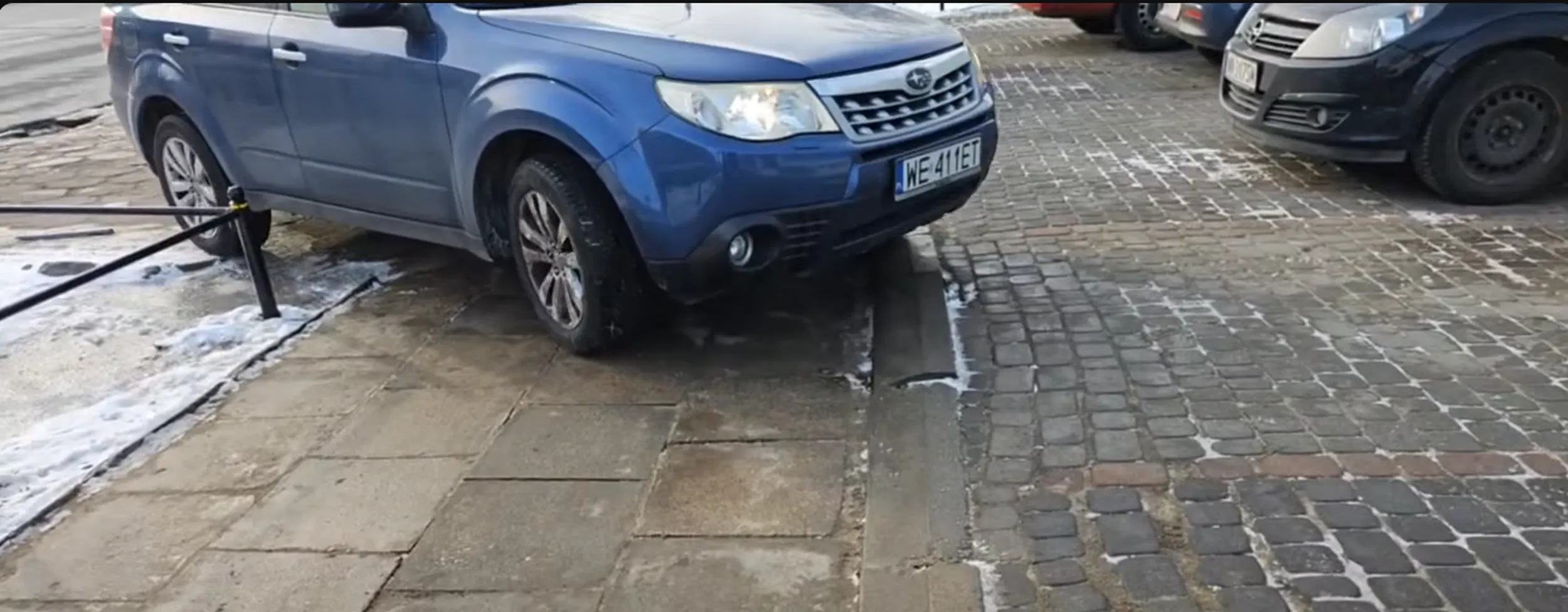 Pan z Subaru, który rozjeżdża ludzi po chodniku i nie potrafi zaparkować. Matiza sobie kupi!
