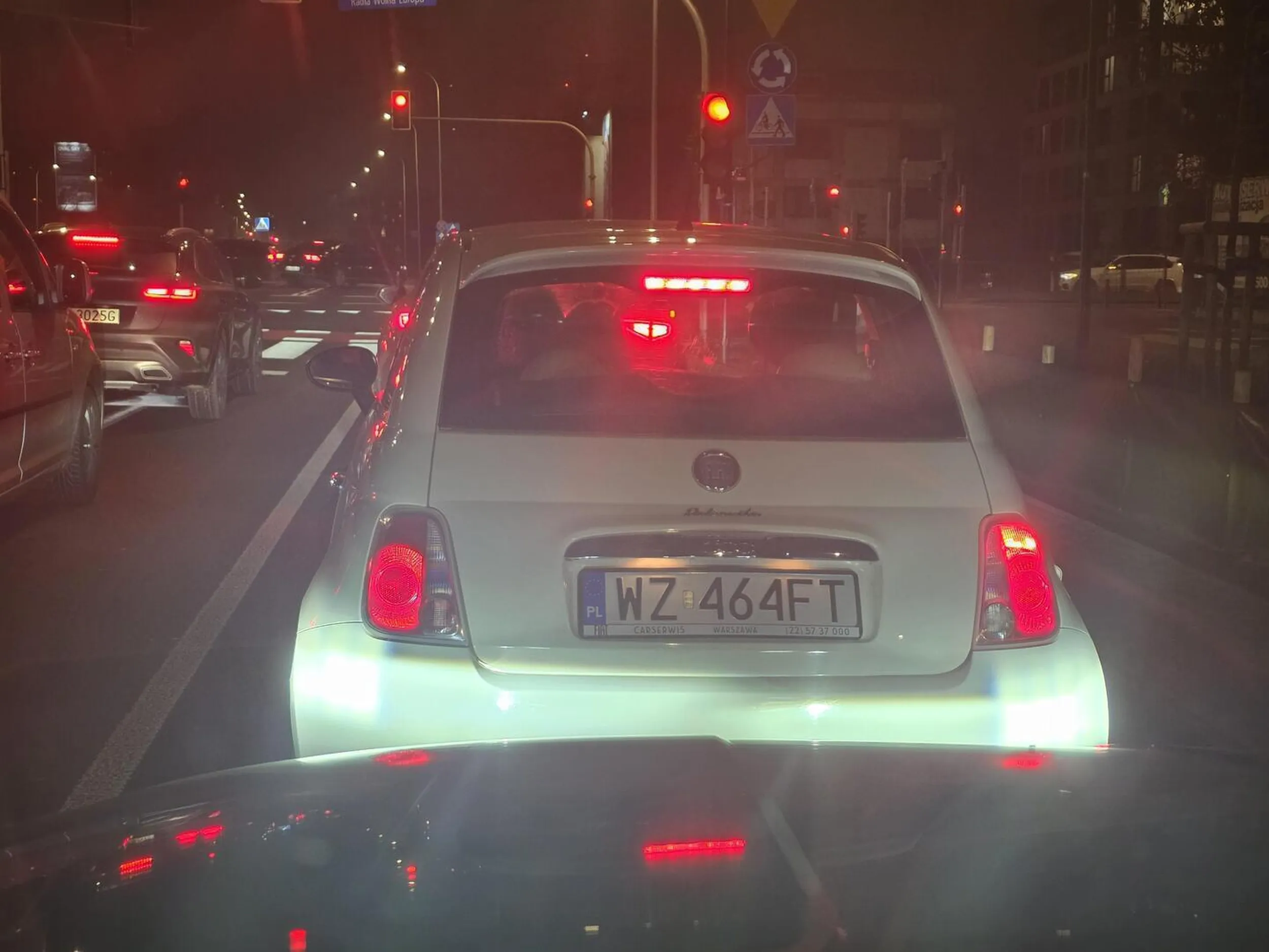 Bezmózgową kobieta która przed chwilą wymusiła  pierwszeństwo i prawie wjechała w moje auto
