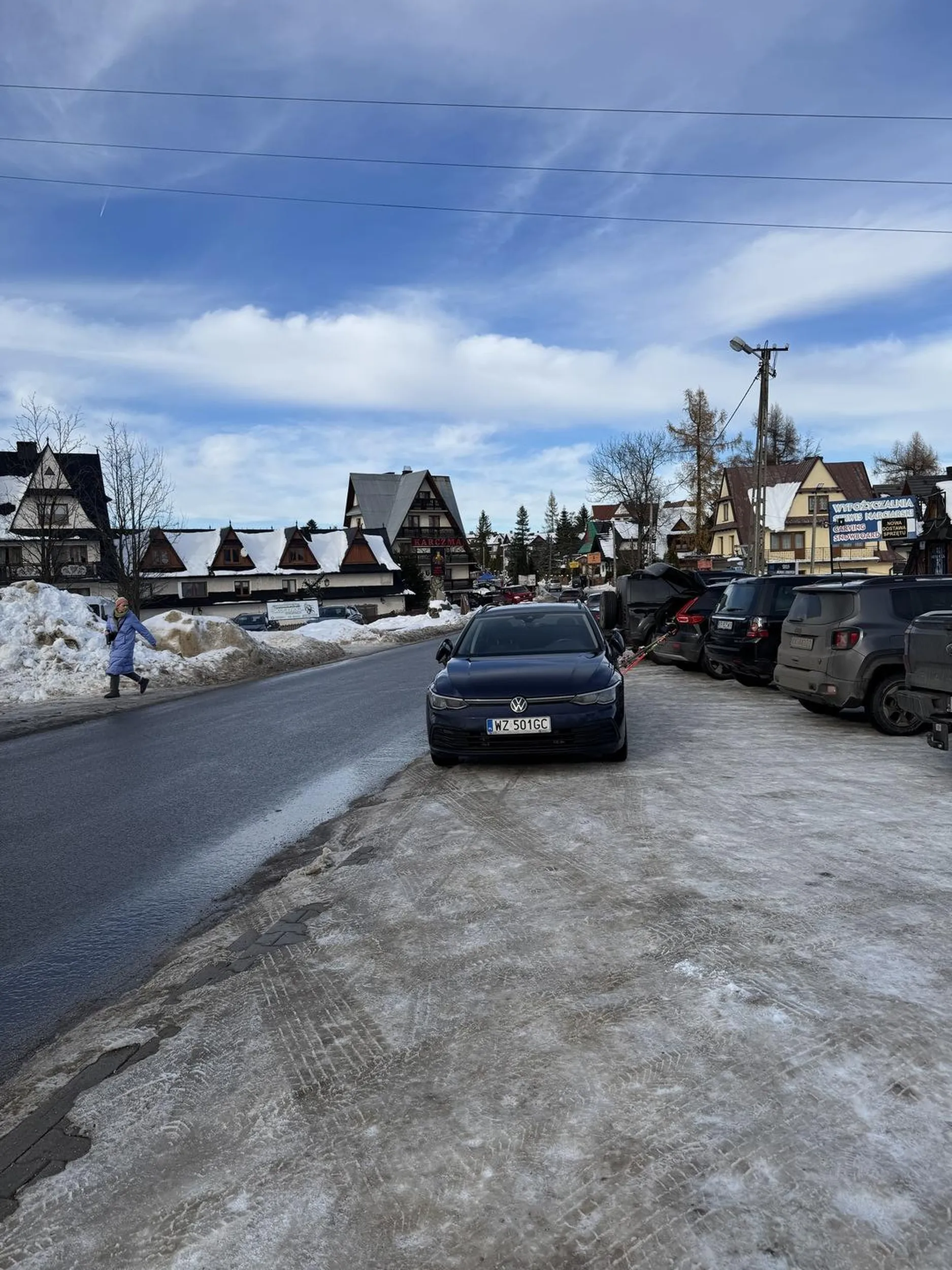 Następnym razem proszę parkować w miejscu do tego przeznaczonym a nie na środku chodnika gdzie nie da się przejść. Bo będzie wlepa karnego kutasa :)