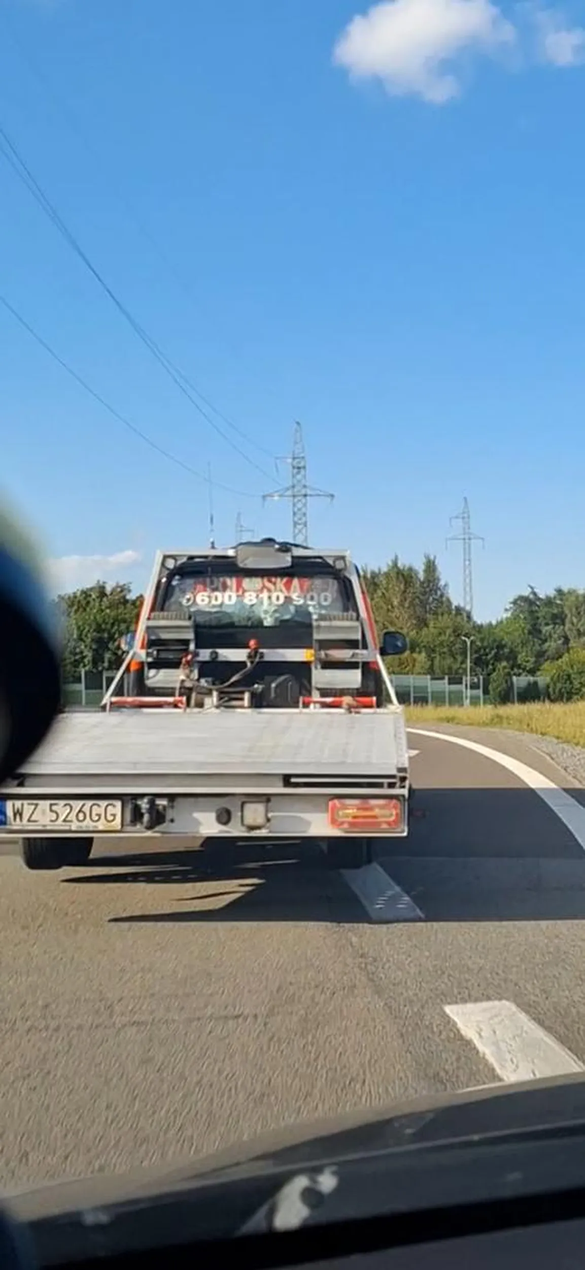 Dobil za kierownicą jedzie jak szalony  i jak chce bez kierunków