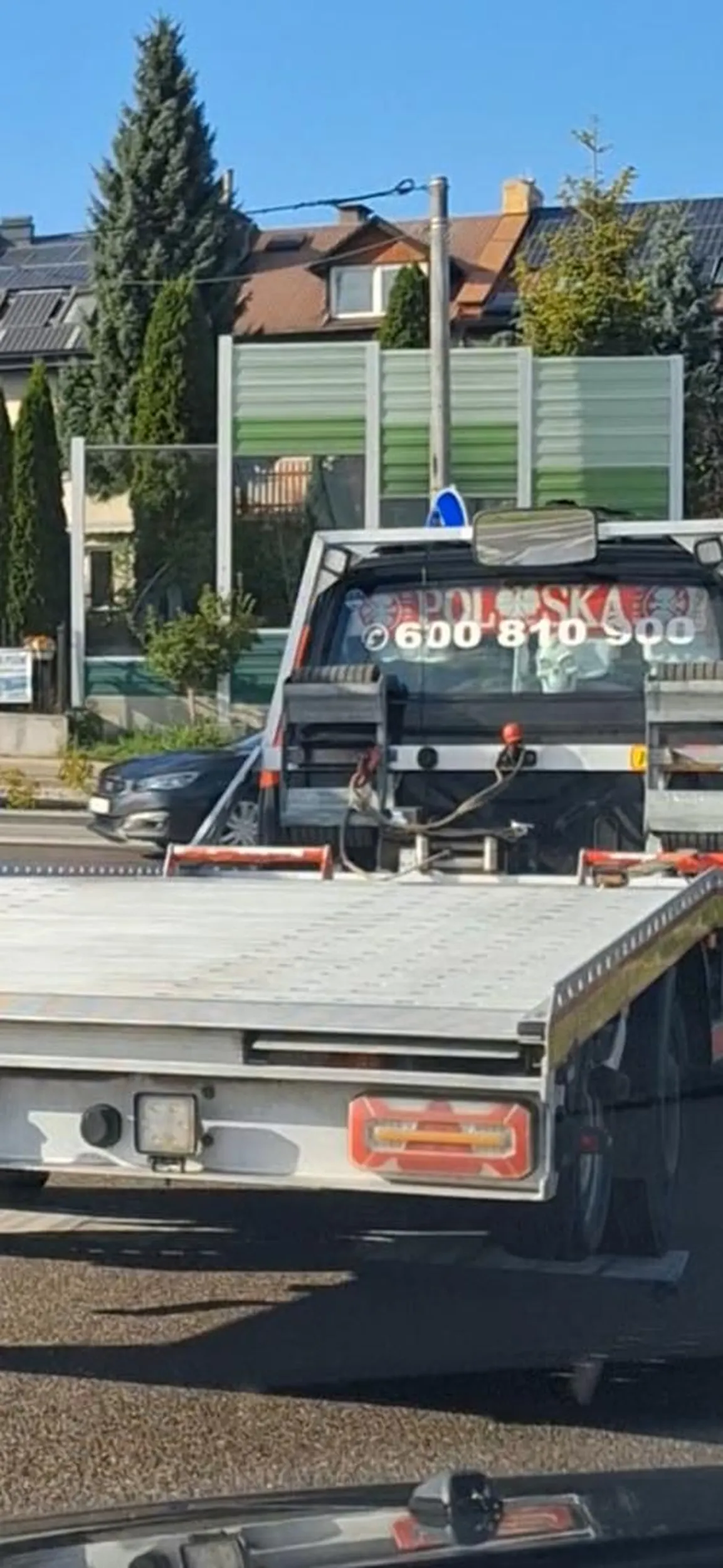 Dobil za kierownicą jedzie jak szalony  i jak chce bez kierunków