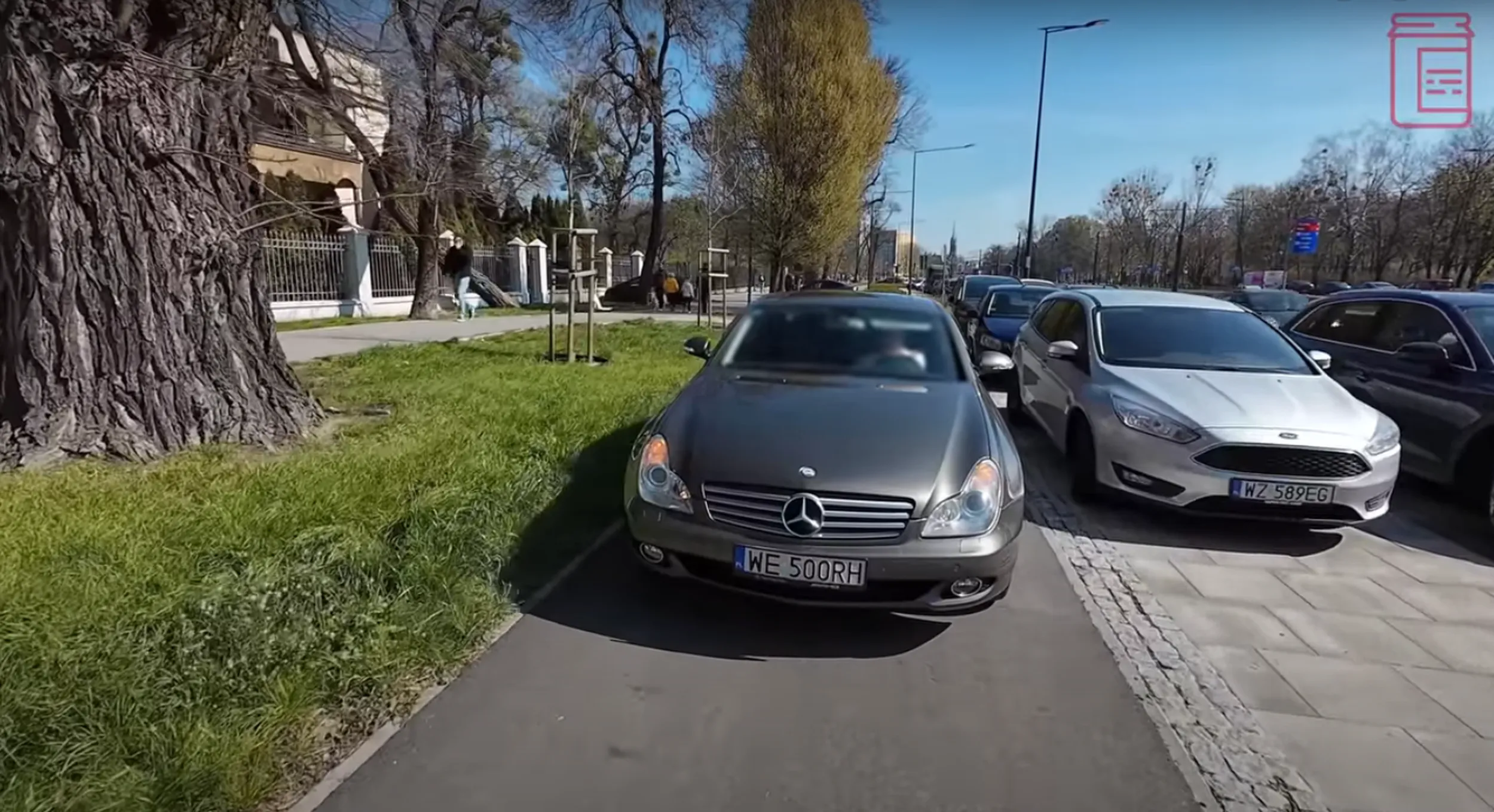 Parkowanie i jazda po chodniku/ścieżce dla rowerów