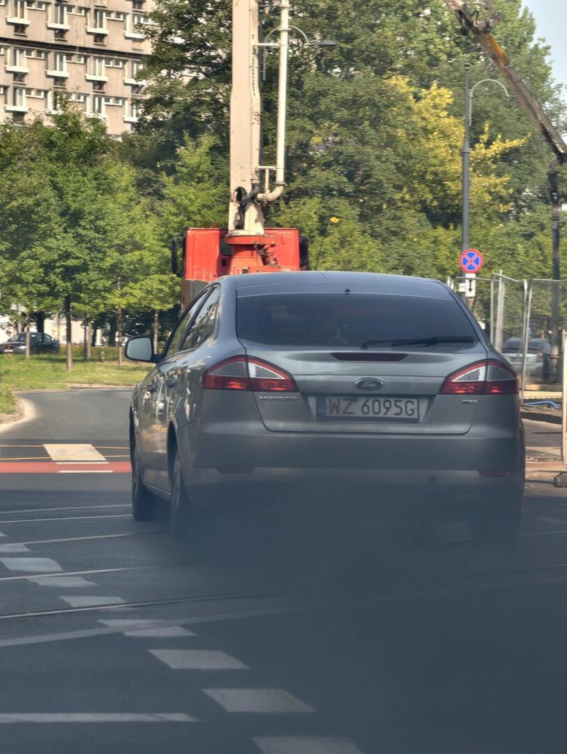 Pozdrawiamy polskie elektrownie węglowe. Ładnie kopci wydech.