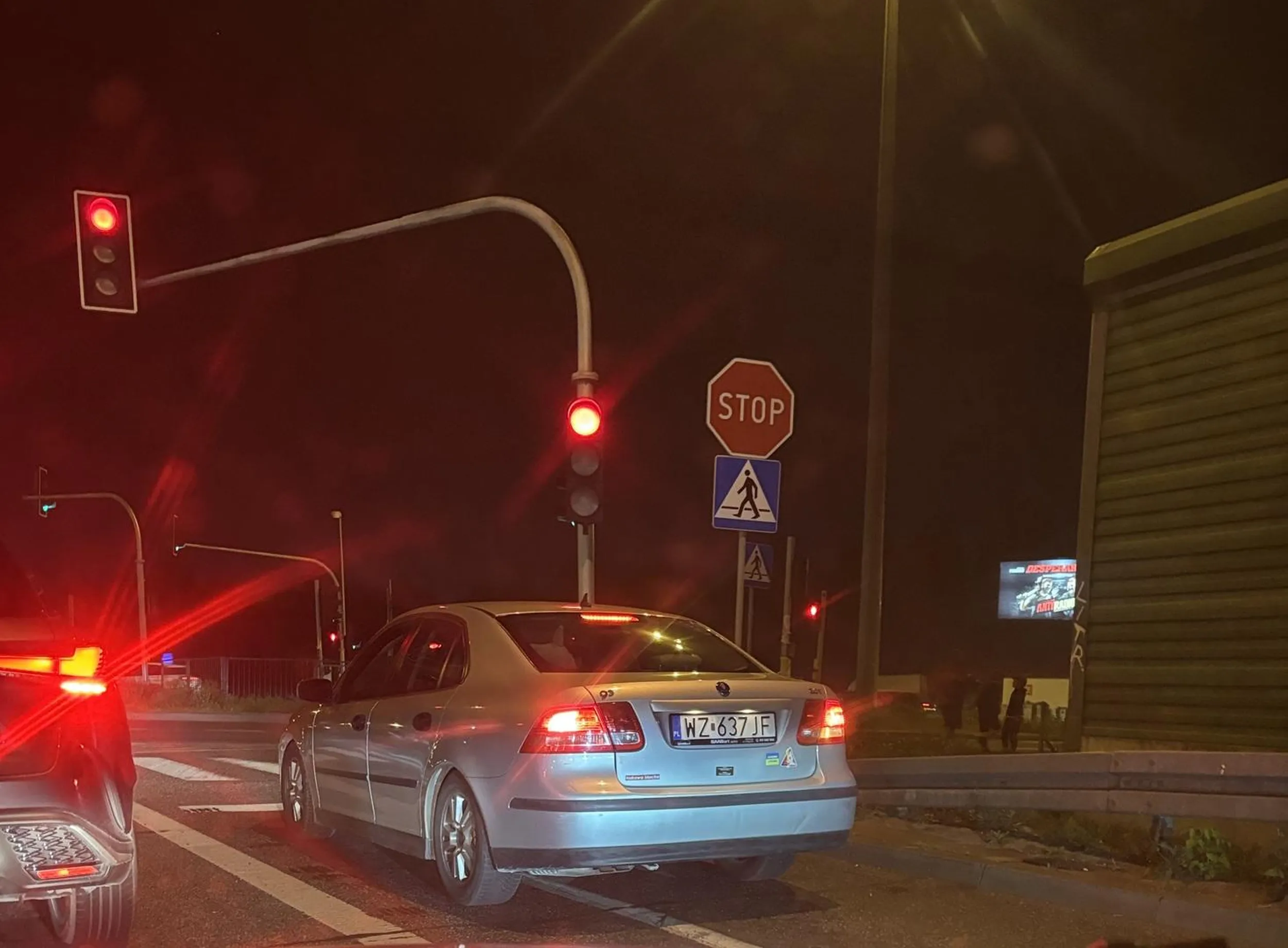 Pirat drogowy, jeździ slalomem po ekspresówce, prawie wjechał w mój samochód przy zjeździe z trasy S8 przejeżdżając przez linię ciągłą