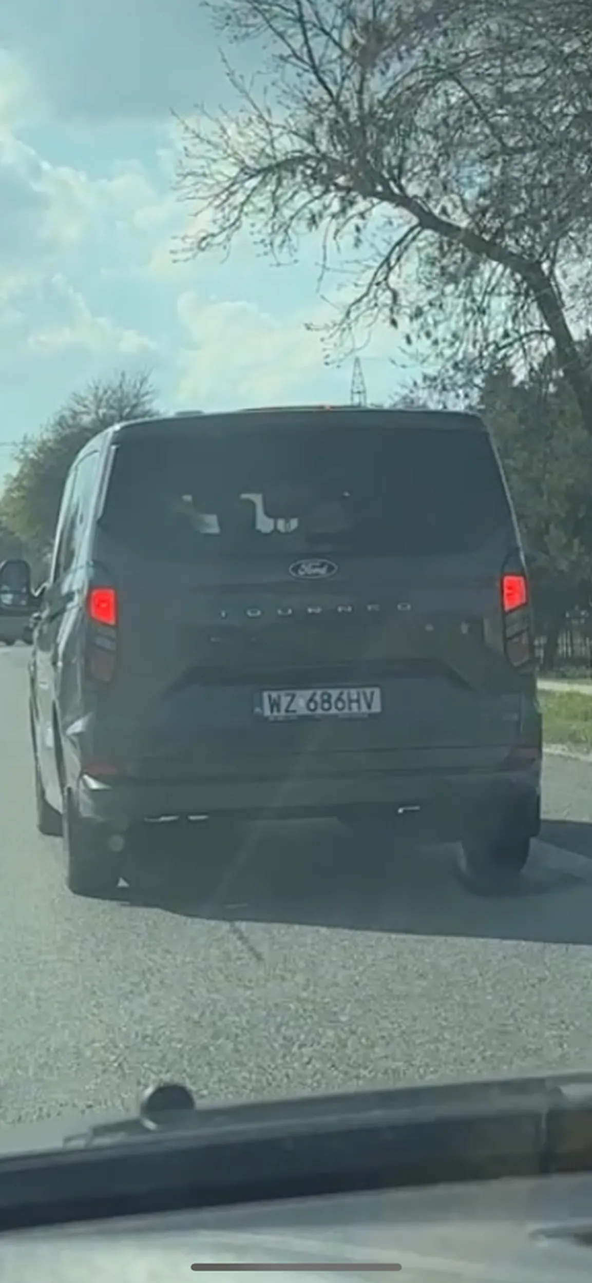 psycholka zajeżdża drogę i przyspiesza przy jej wyprzedzaniu oddaj prawko spowrotem do fabryki laysa