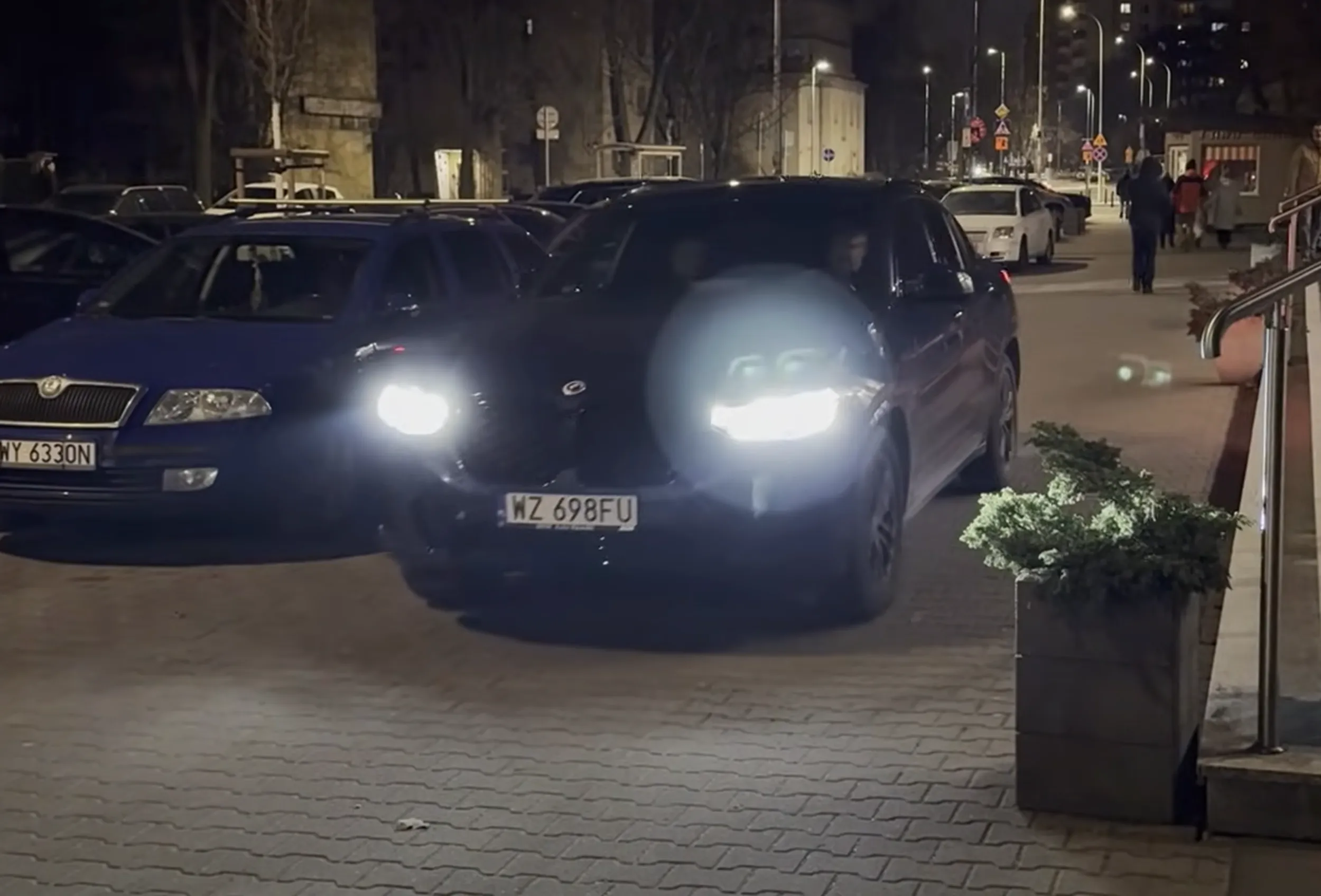 BMW X4 WZ698FU ul. Deotymy 41, 01-441 Warszawa - Jazda wzdłuż po chodniku - 1500 PLN + 8 punktów karnych