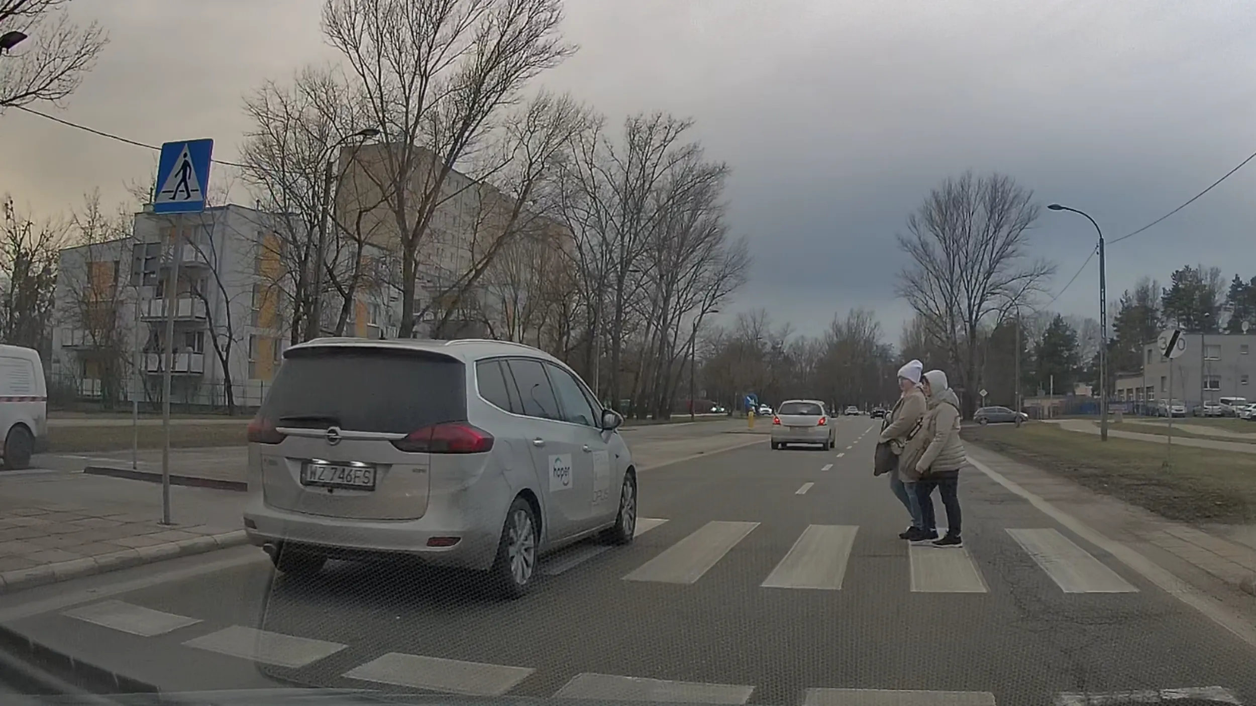 Wyprzedzanie przed przejściem, nieustąpienie pierwszeństwa pieszym