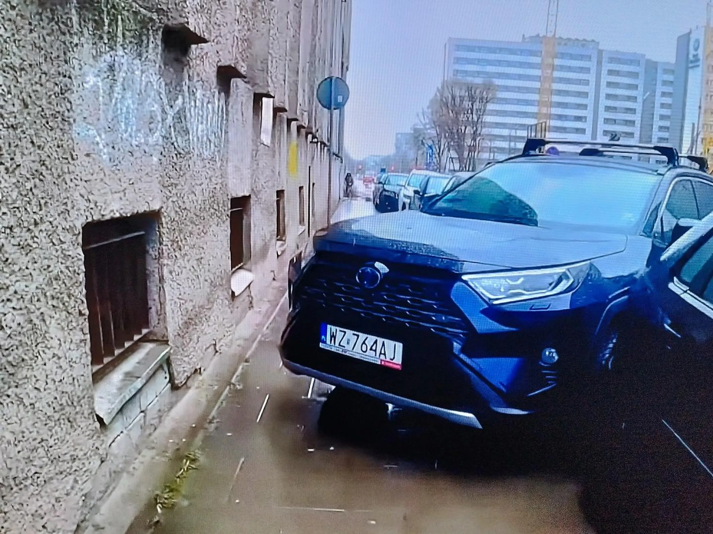 Zamiast karnego kutasa powinna być na tych naklejkach twoja morda wydrukowana