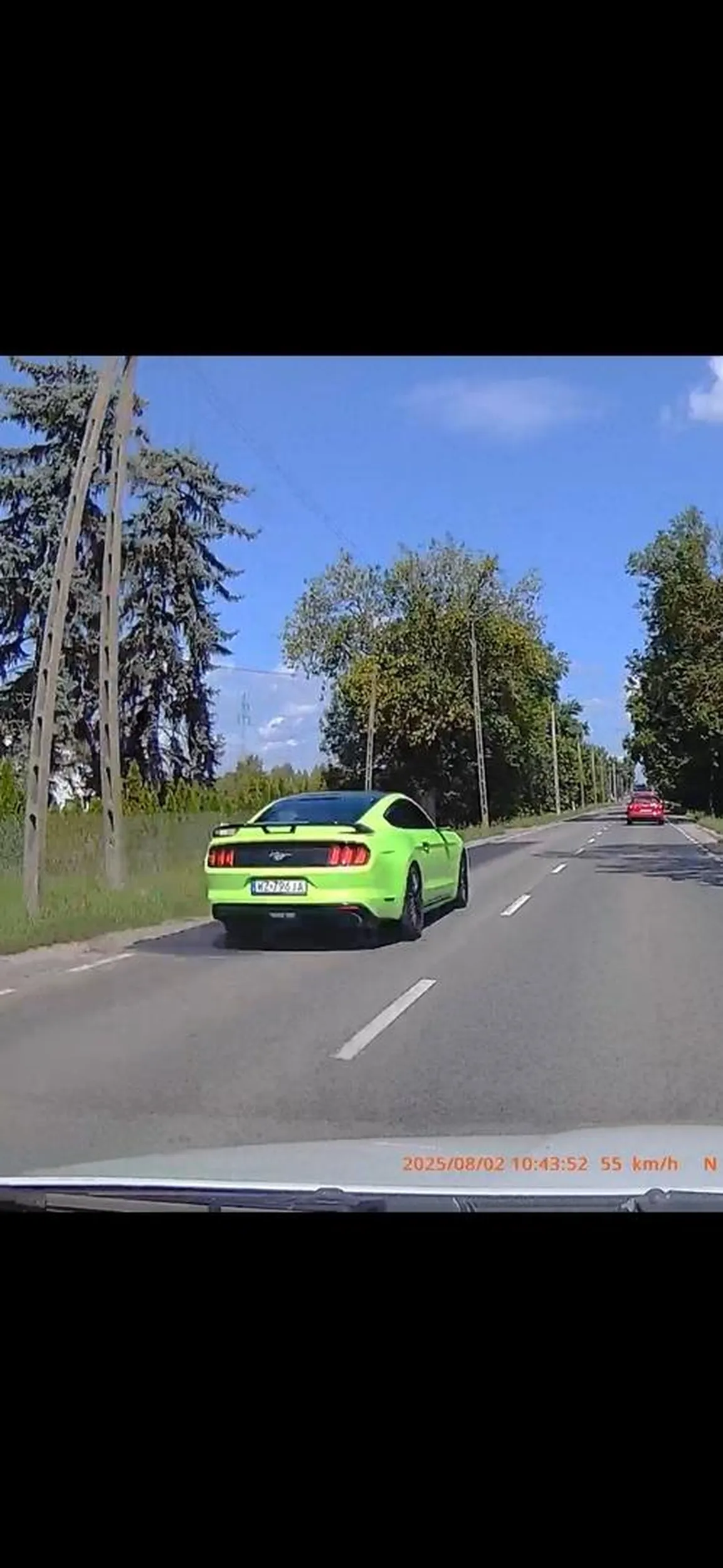 Potencjalny morderca drogowy, znaczne przekroczenie prędkości w terenie zabudowanym, wyprzedzanie na podwójnej ciągłej czy skrzyżowaniu nie stanowi dla tego patusa problemu. Zalecam ostrożność widząc tego typa na drodze!