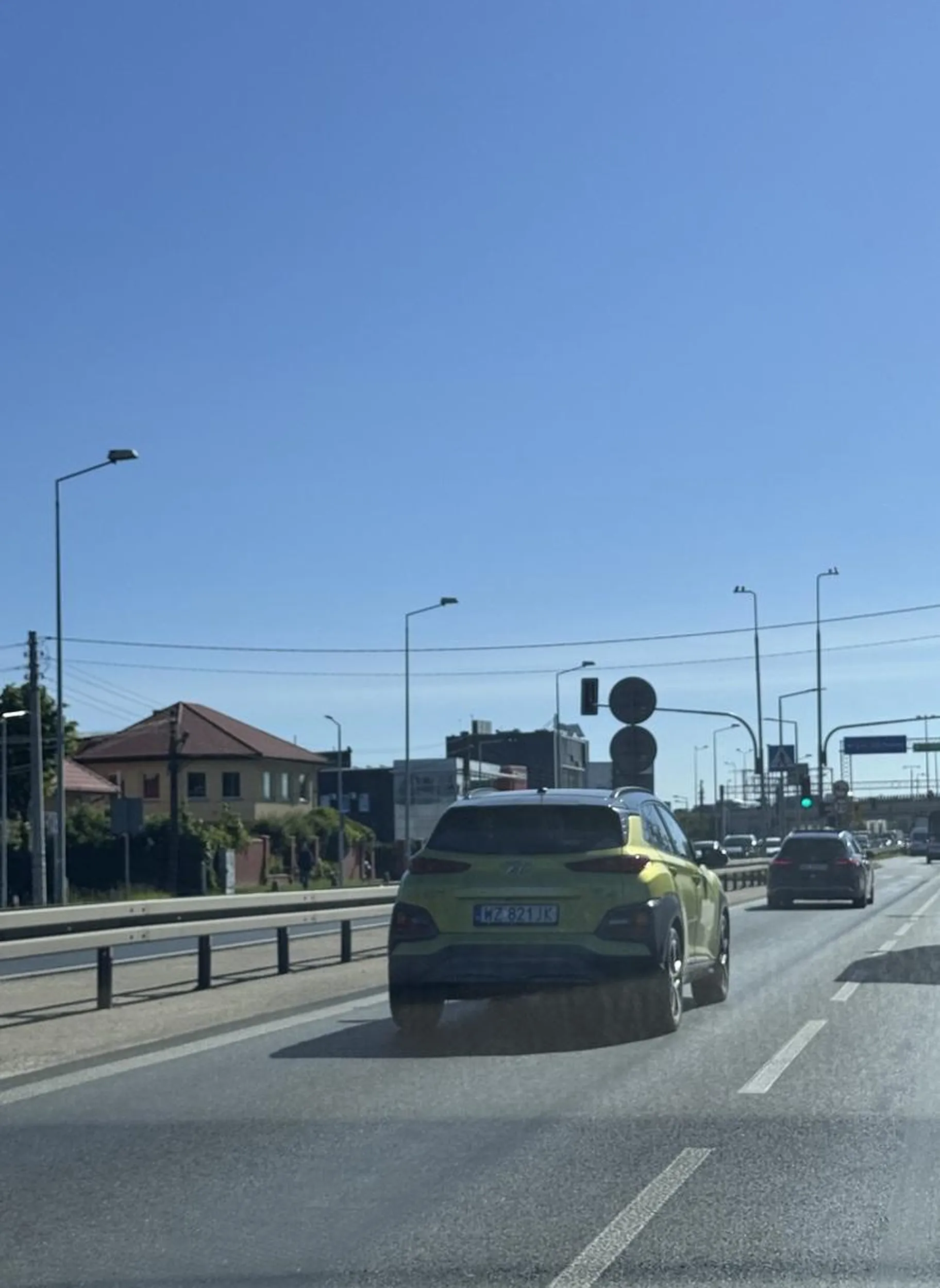 Jakaś biurwa co siedzi na tylnym zderzaku i następnie jeździ z prędkościami znacznie większymi niż dopuszczalne 70.