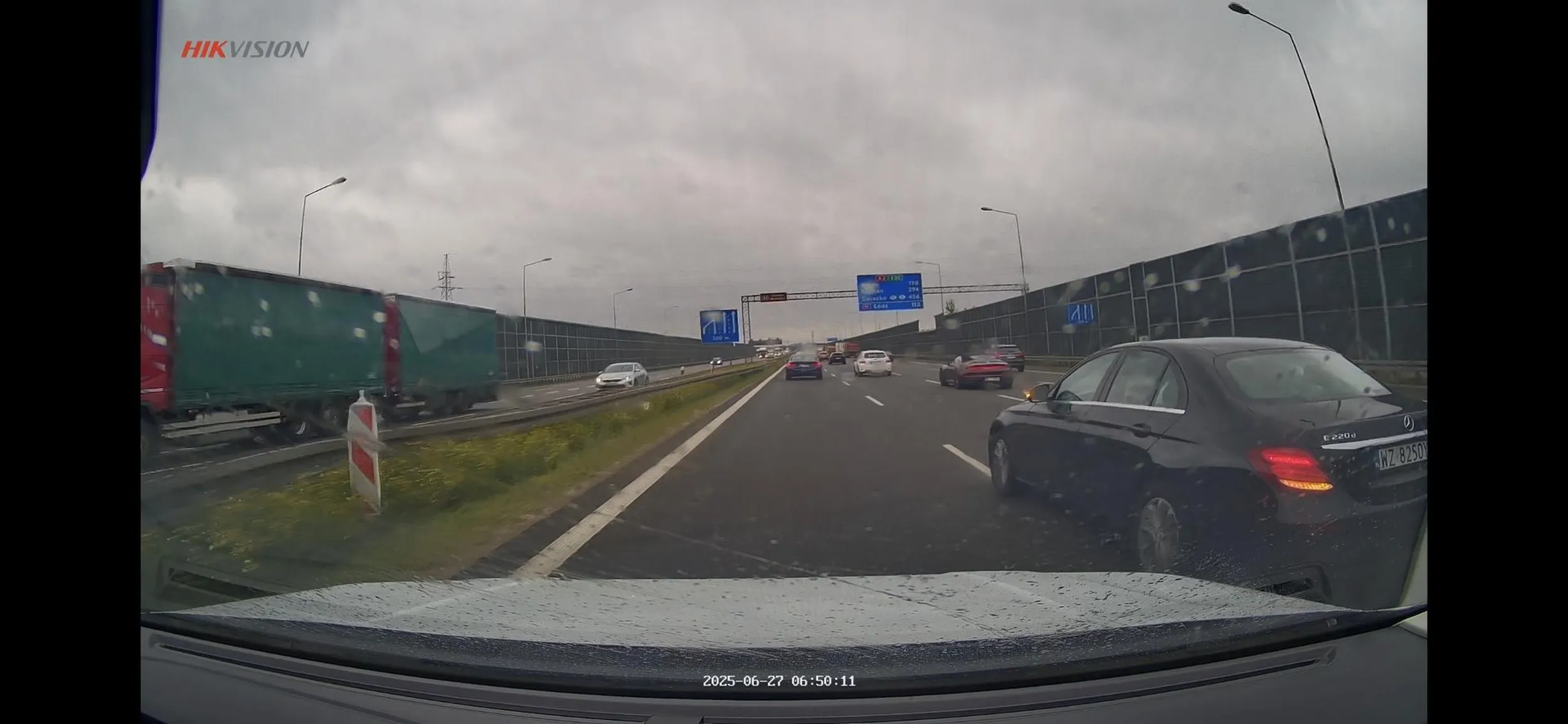 Typowa blondyna wszędzie ma pierwszeństwo. Nie pozdrawiam