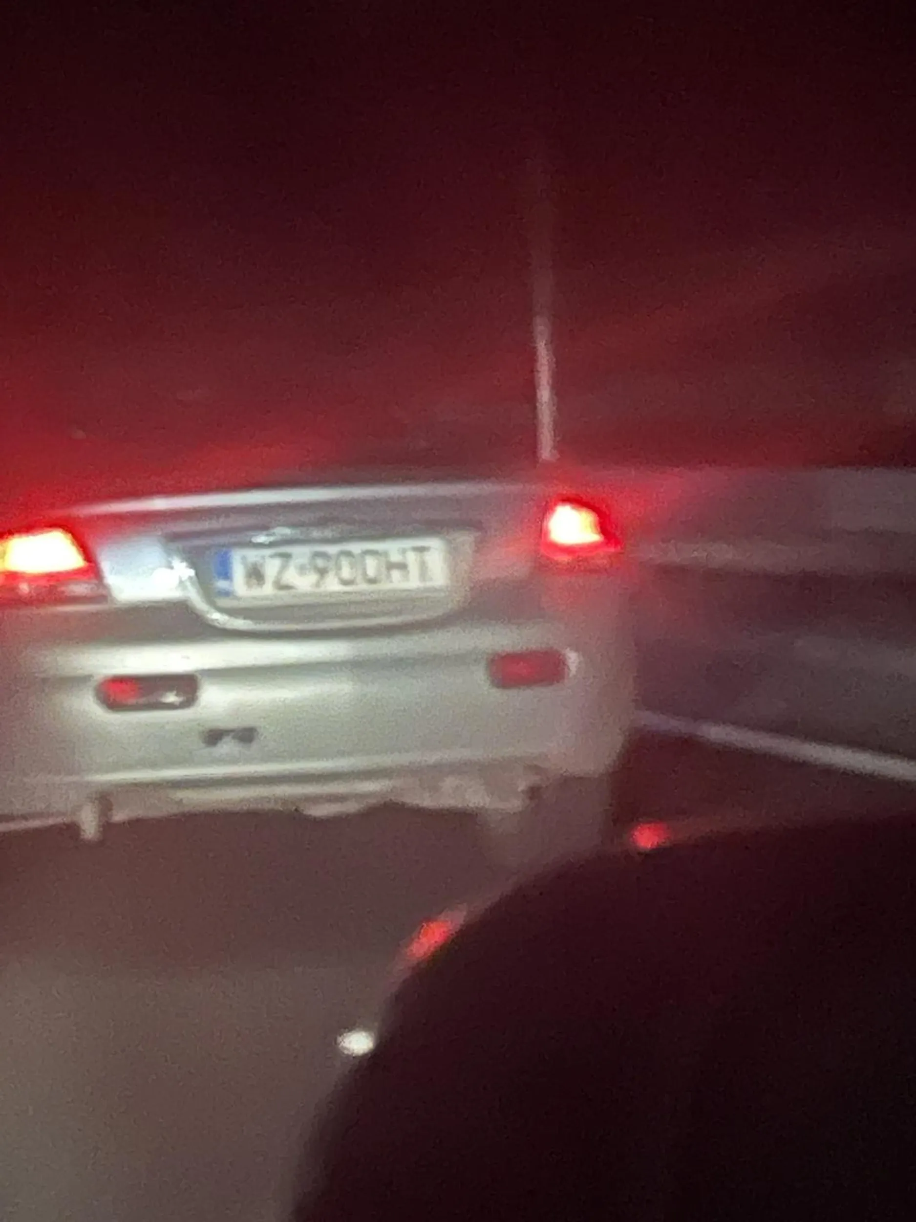 kierowca warty swojego samochodu