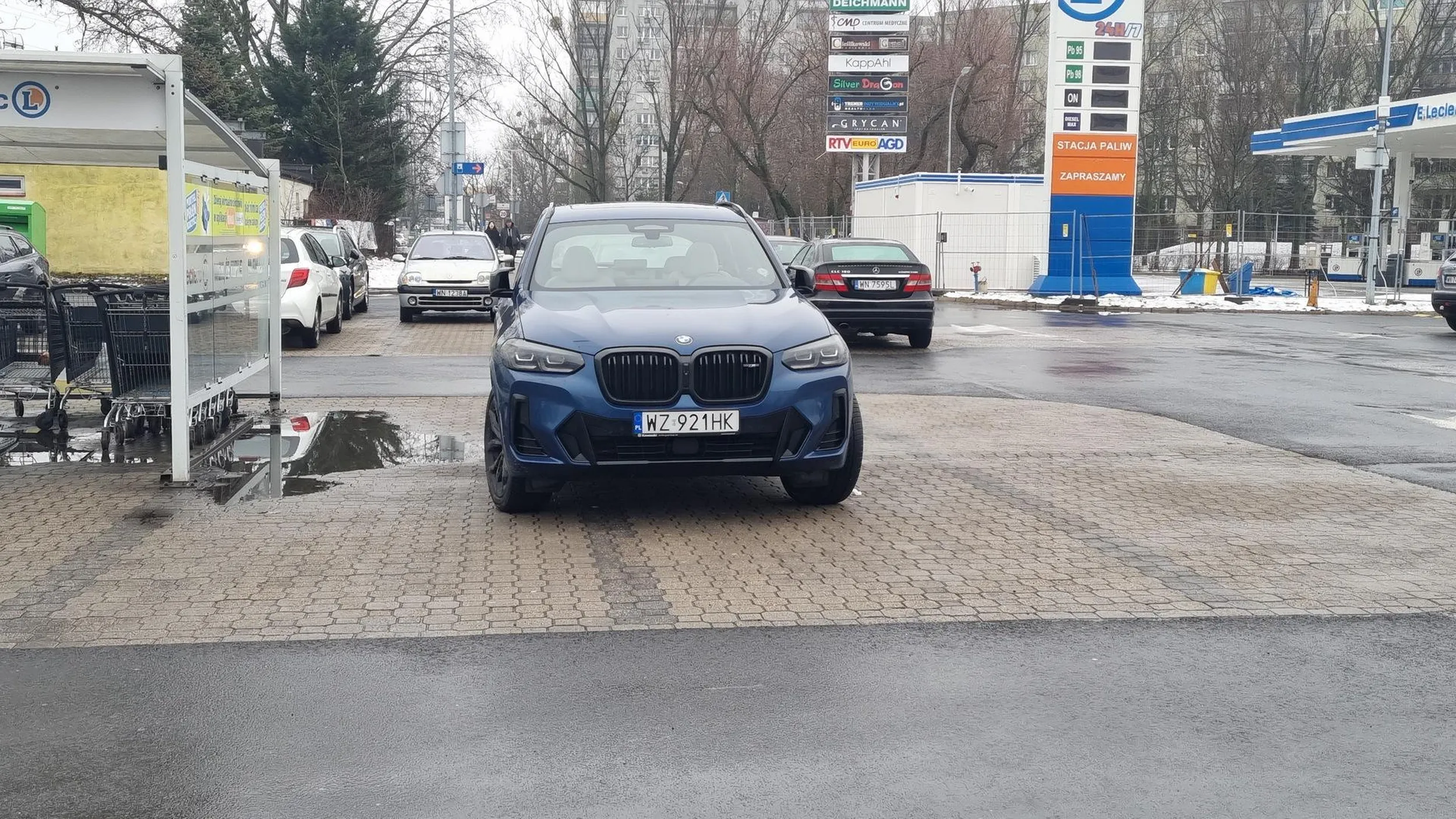 Ale nam się kierowca popisał xd brakło miejsc dla szanownego pana