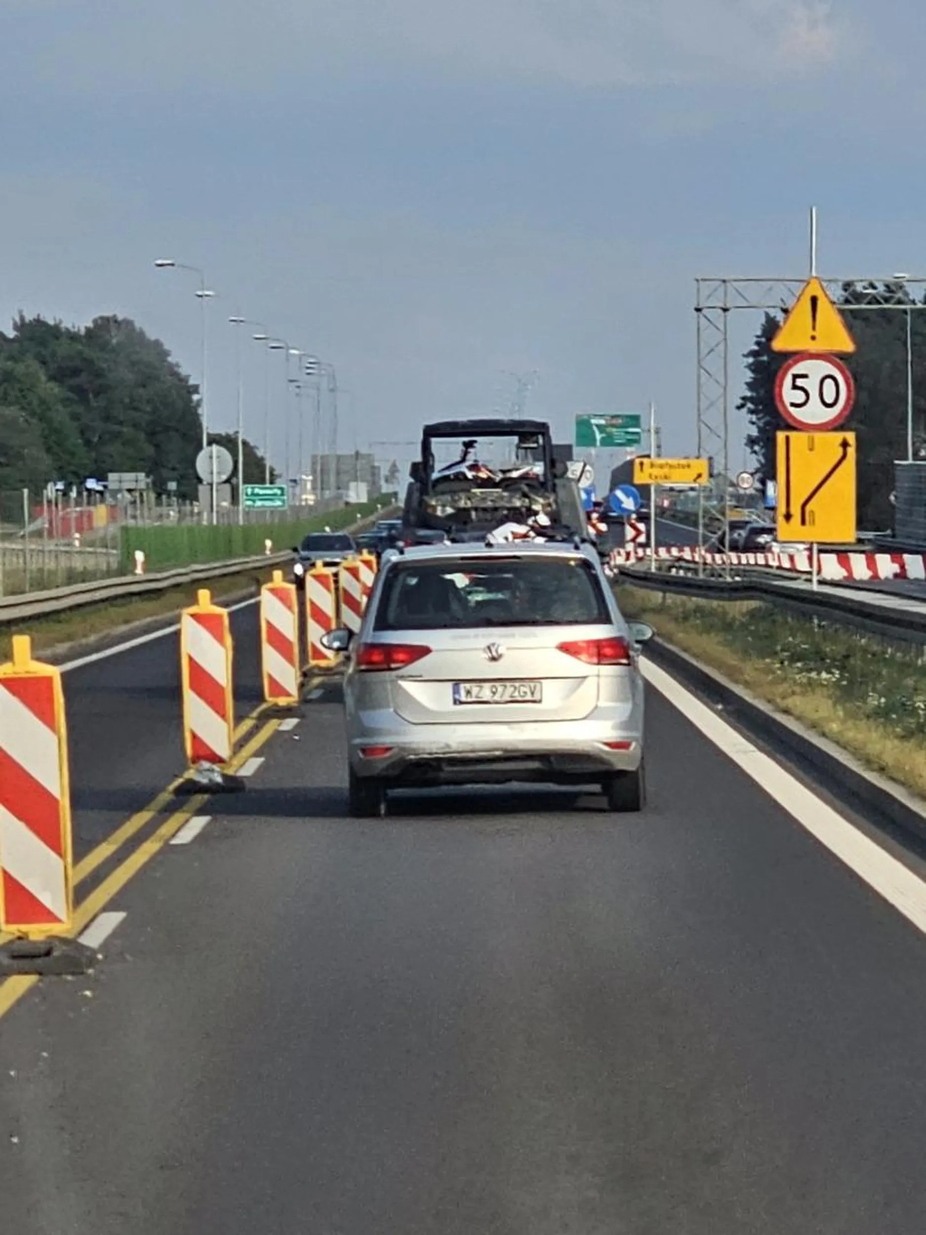 Zajeżdża drogę zchamowywóne