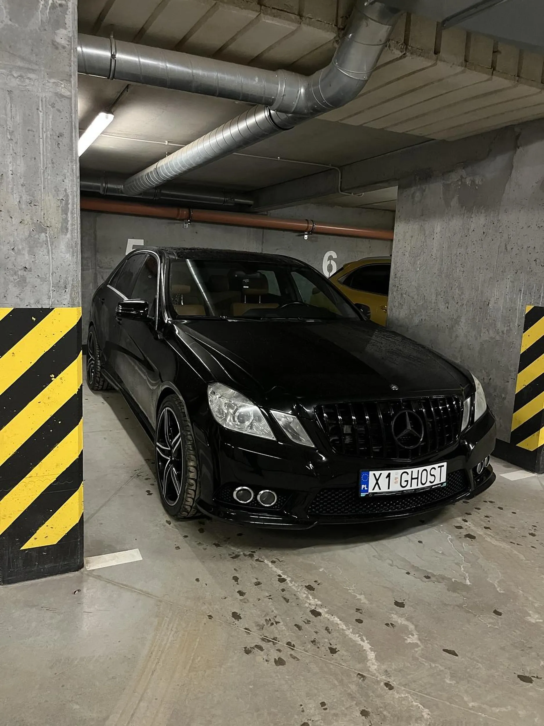 Staje zawsze samochodem tak że wystaje poza swoje miejsce katastrofa